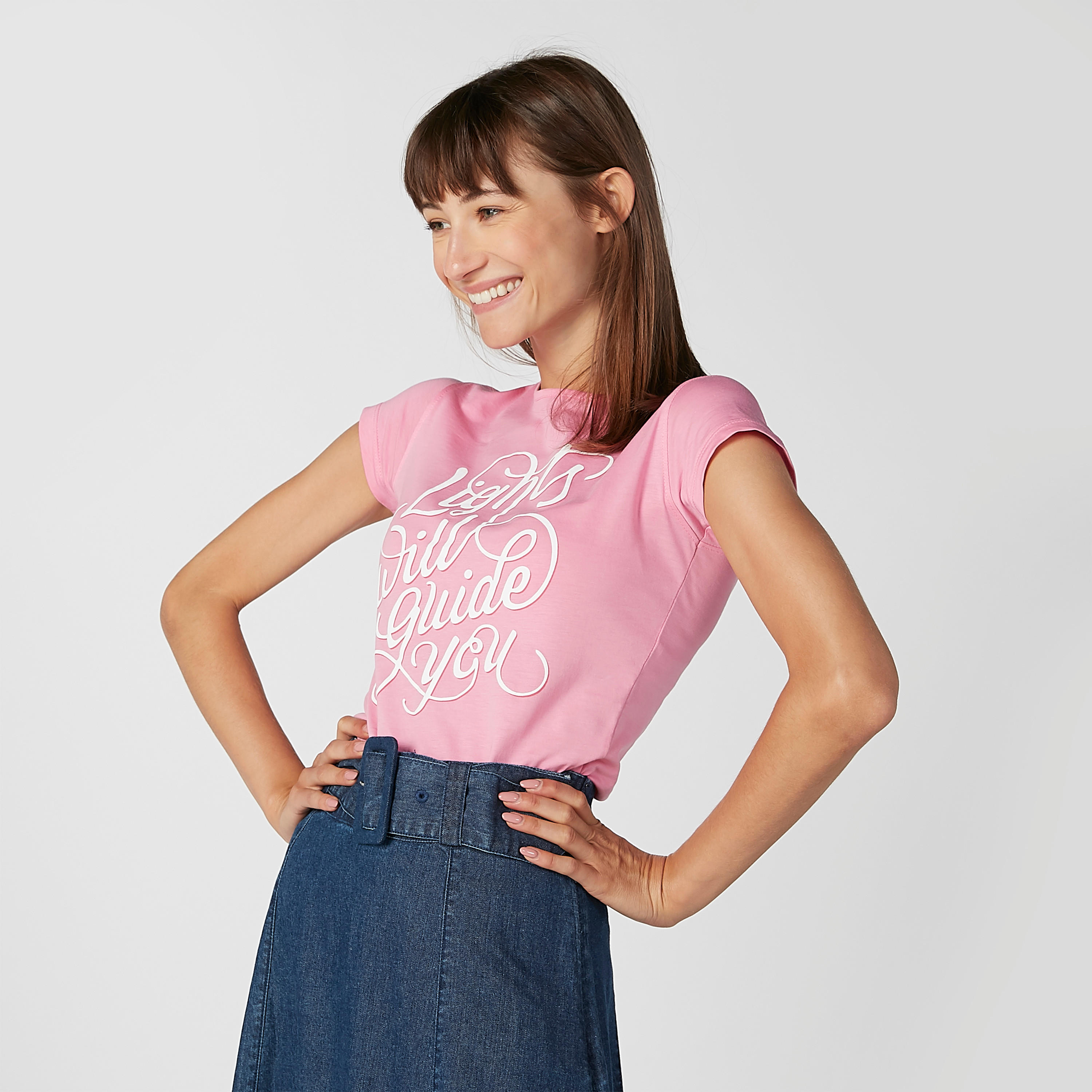 تيشيرت مستدام سليم بياقة مستديرة وأكمام كاب وطبعات-women-clothing-tshirts-image-2