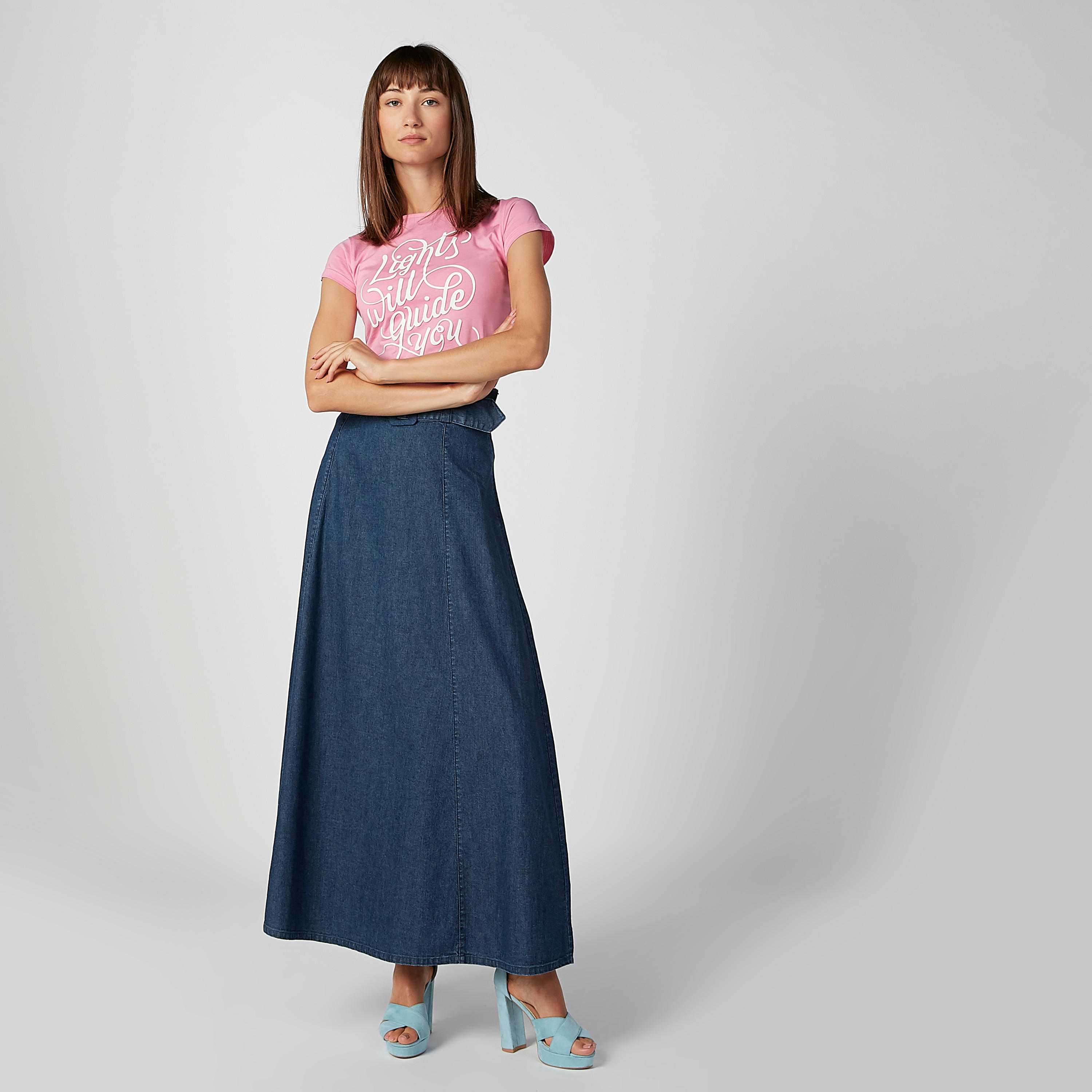 تيشيرت مستدام سليم بياقة مستديرة وأكمام كاب وطبعات-women-clothing-tshirts-image-3