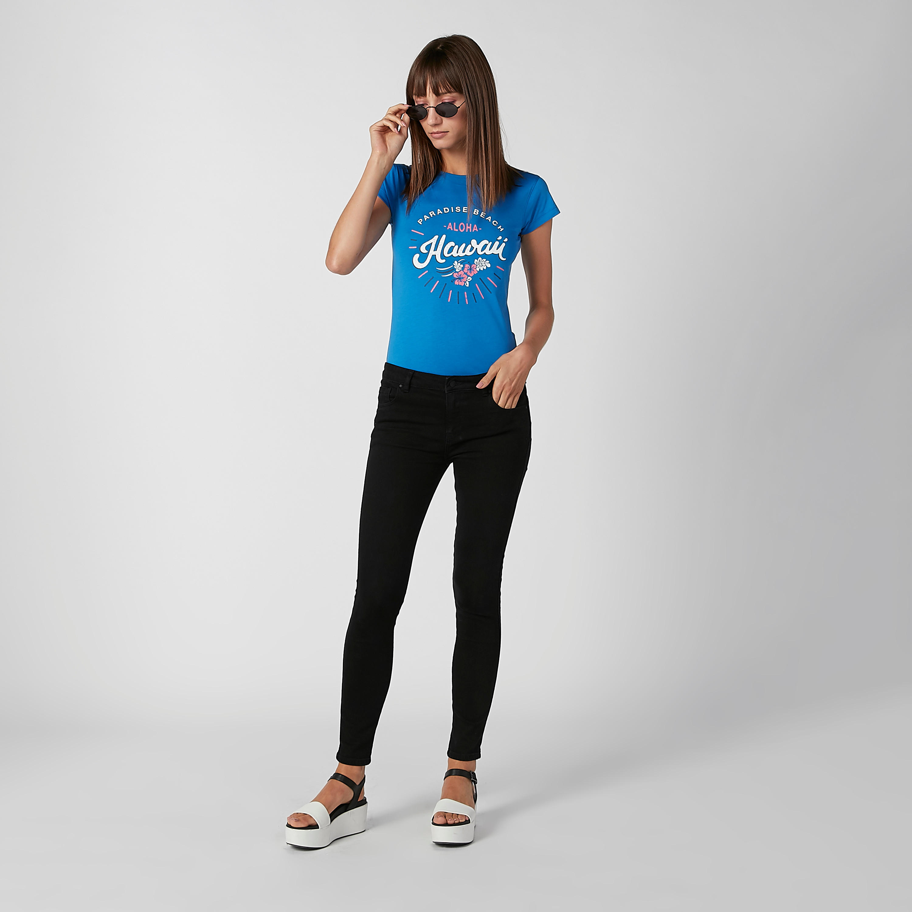 تيشيرت بياقة مستديرة وأكمام كاب وطبعات-women-clothing-tshirts-image-1