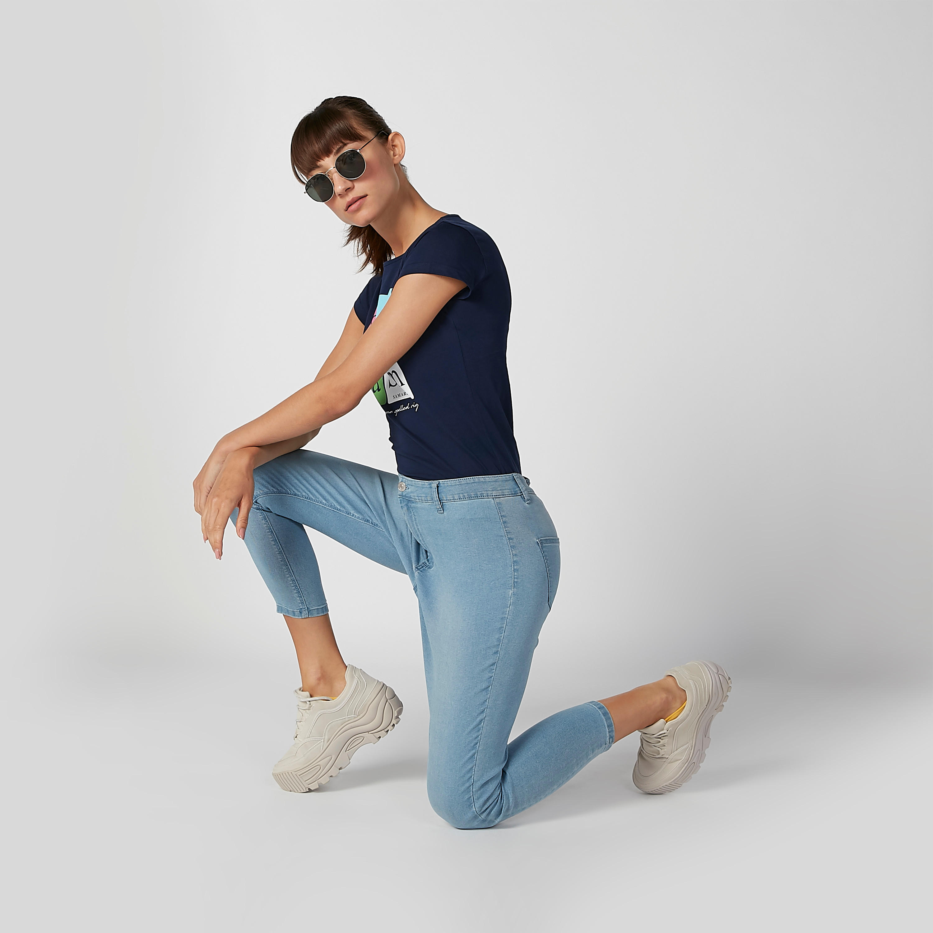 تيشيرت مستدام سليم بياقة مستديرة وأكمام كاب وطبعات -women-clothing-tshirts-image-2