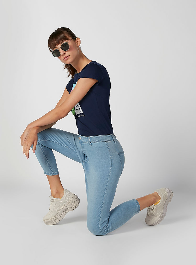 تيشيرت مستدام سليم بياقة مستديرة وأكمام كاب وطبعات -women-clothing-tshirts-image-2