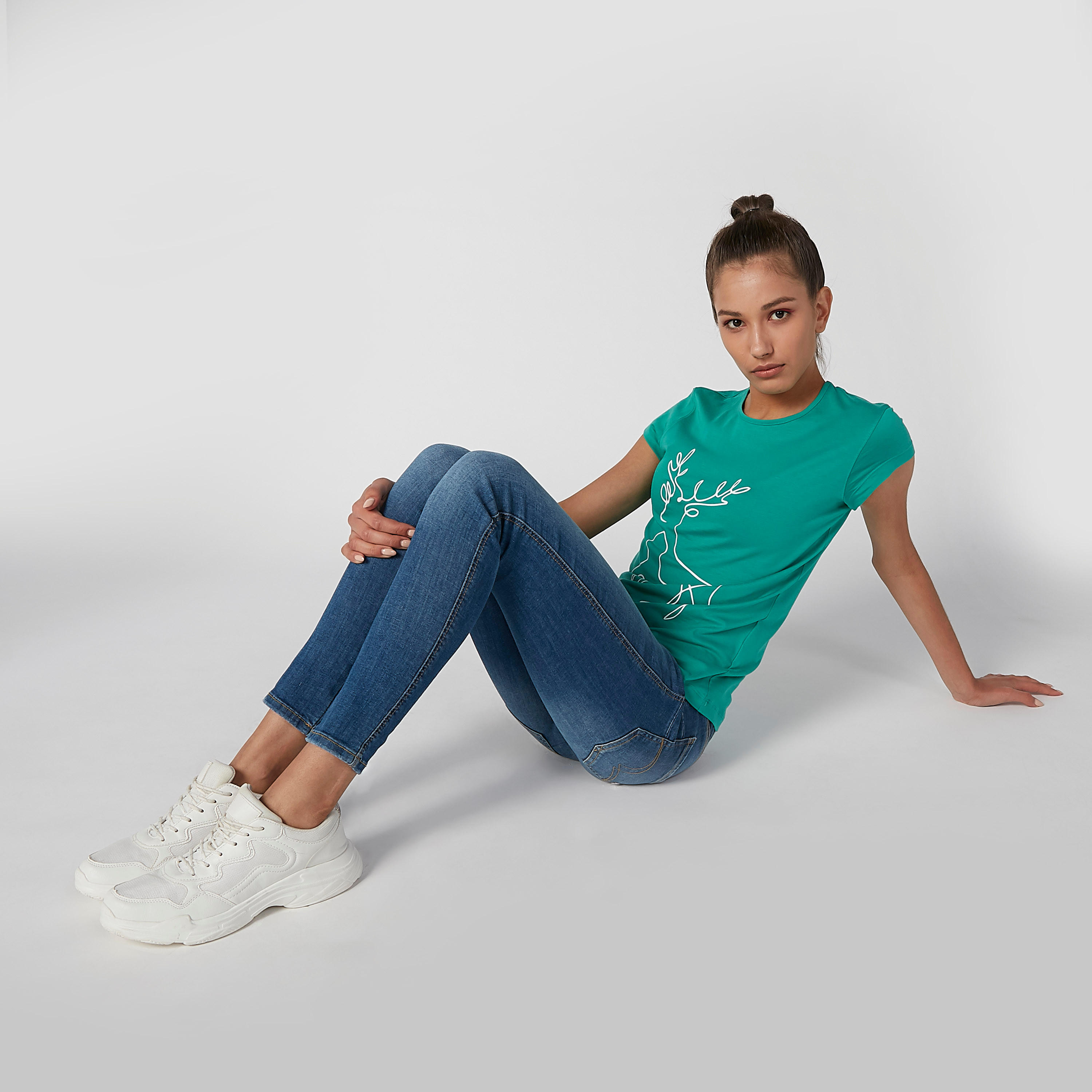 تيشيرت مستدام سليم بياقة مستديرة وأكمام كاب وطبعات -women-clothing-tshirts-image-1