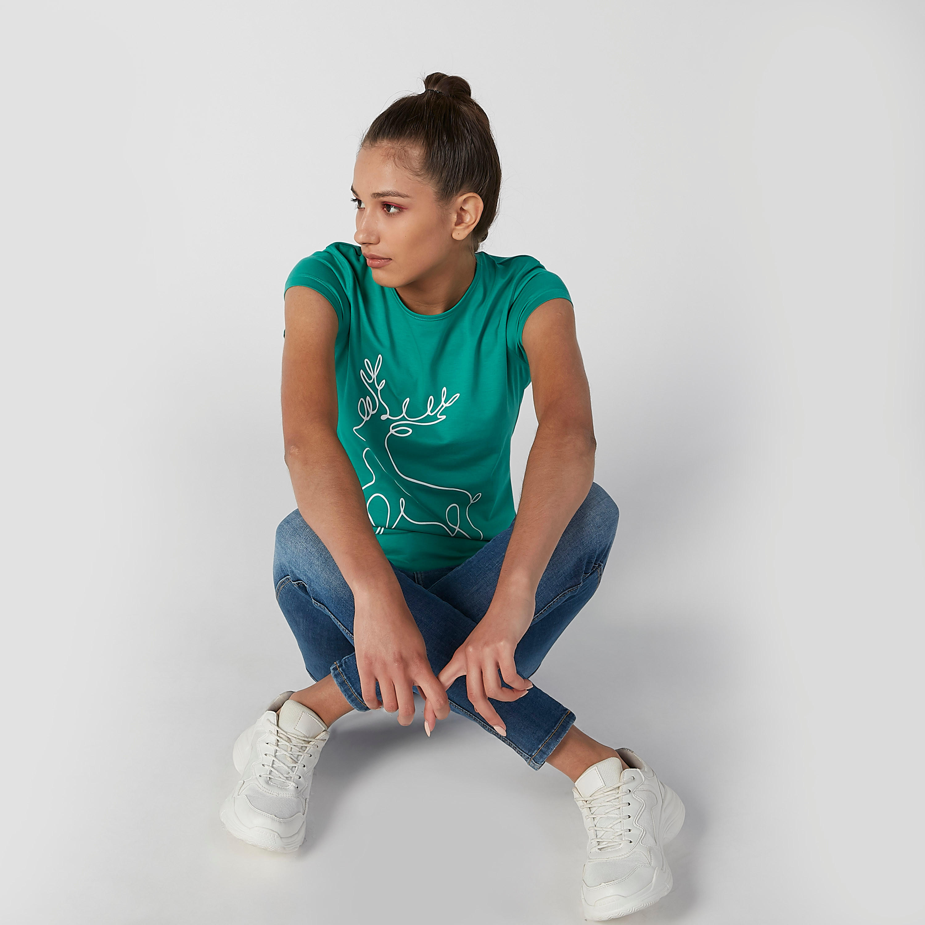 تيشيرت مستدام سليم بياقة مستديرة وأكمام كاب وطبعات -women-clothing-tshirts-image-5