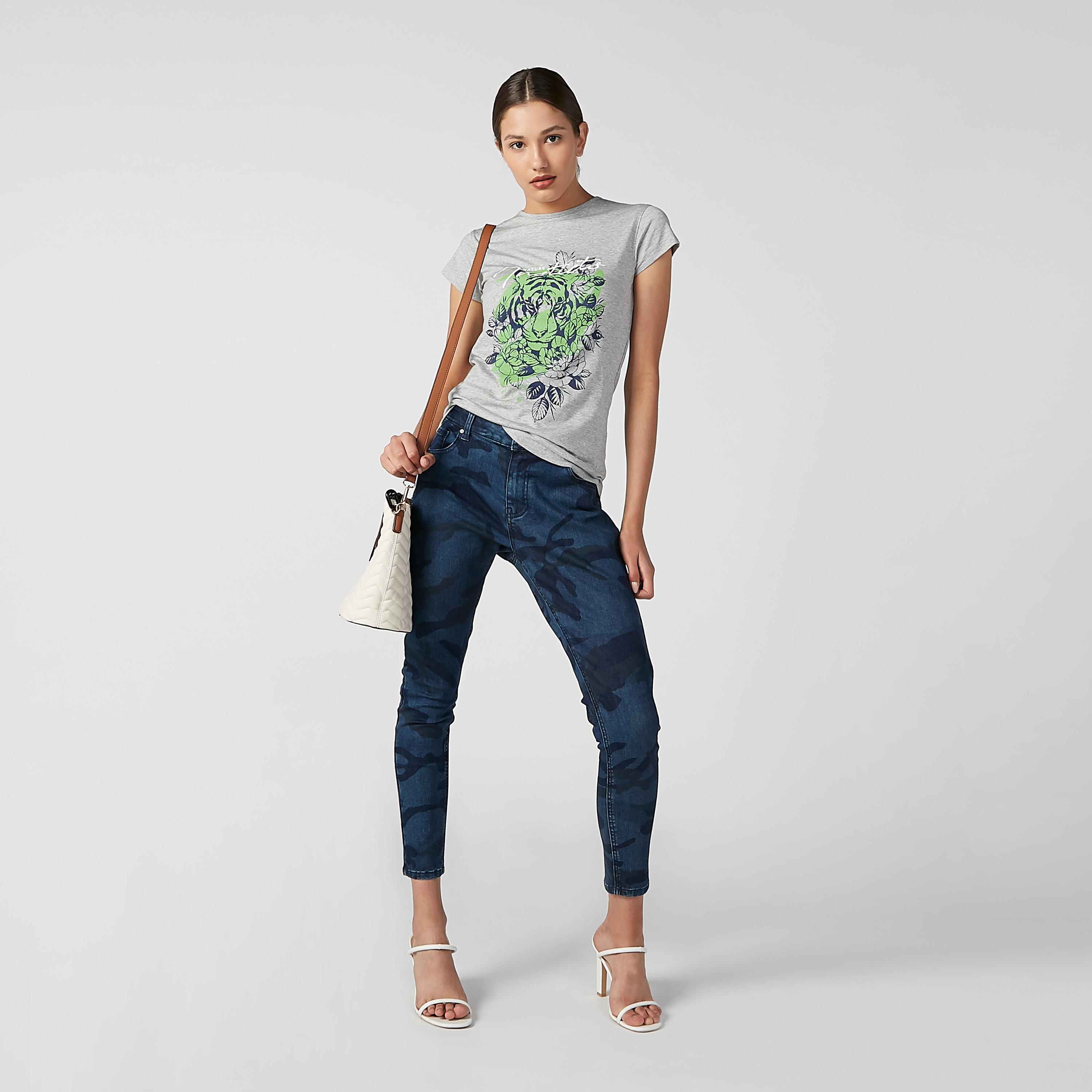 تيشيرت مستدام سليم بأكمام كاب وطبعات-women-clothing-tshirts-image-2