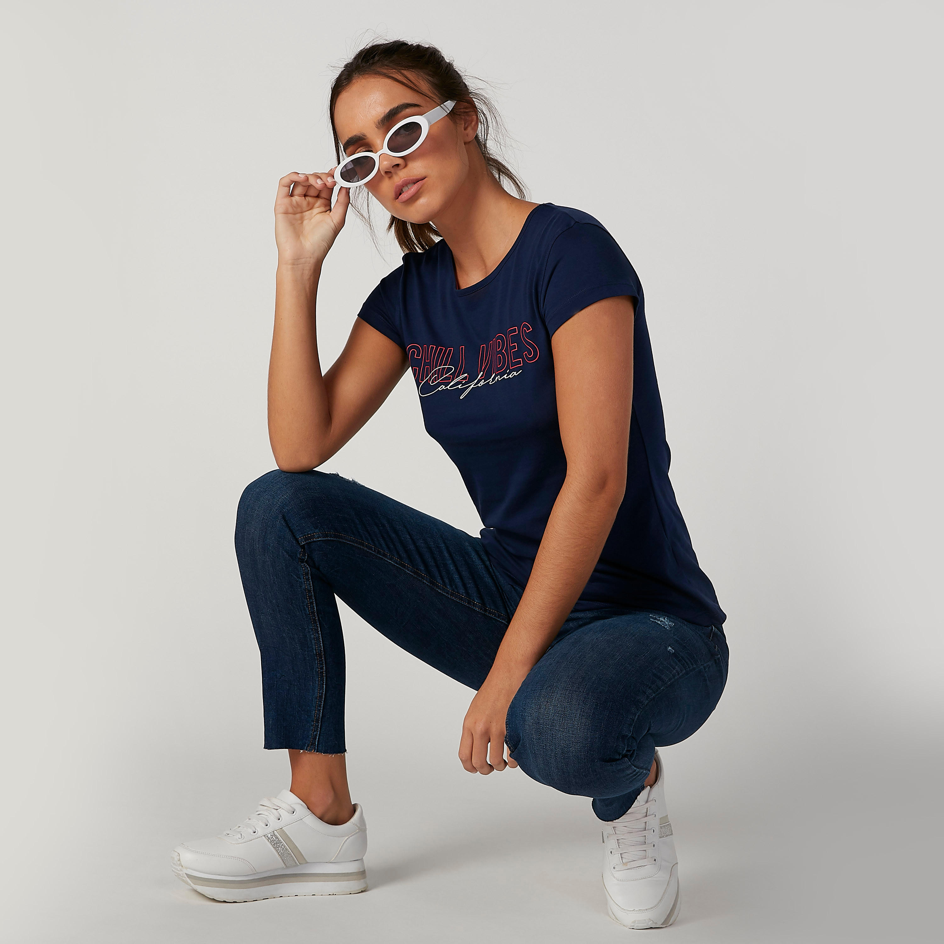 تيشيرت مستدام سليم بياقة مستديرة وأكمام كاب وطبعات -women-clothing-tshirts-image-3