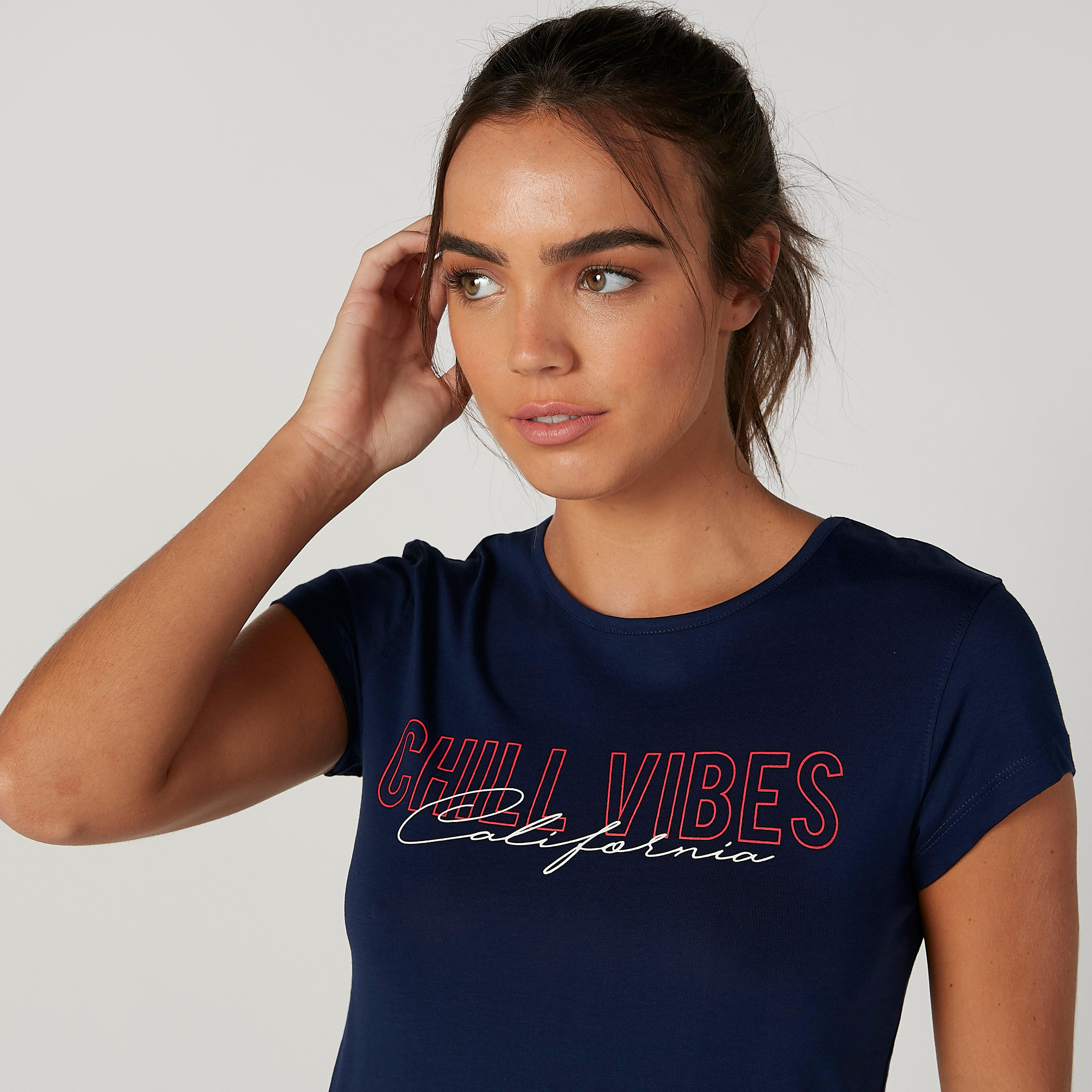 تيشيرت مستدام سليم بياقة مستديرة وأكمام كاب وطبعات -women-clothing-tshirts-image-4