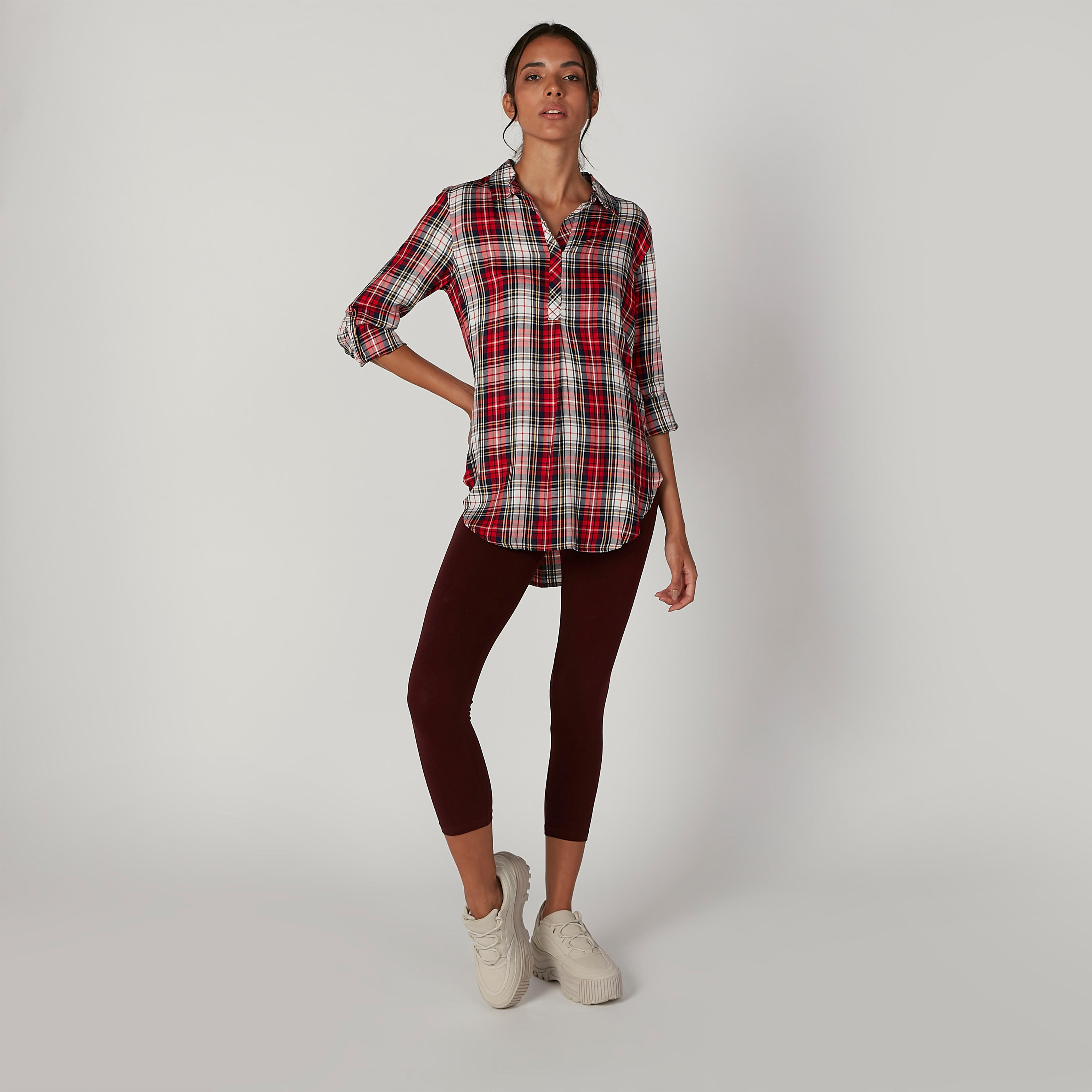 بنطلون ليقنز قصير سادة بخصر مطاطي-women-clothing-bottoms-leggings-image-1