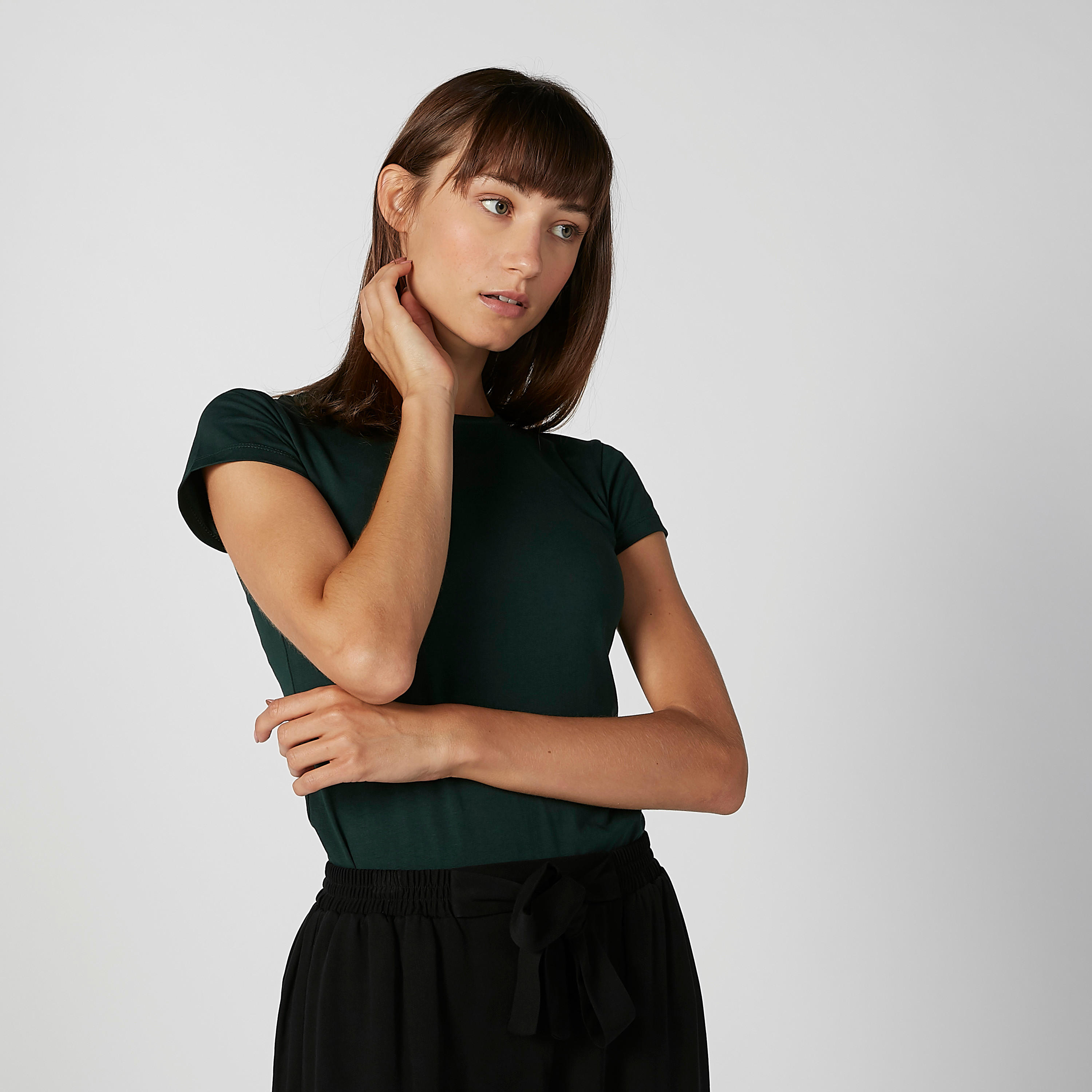 تيشيرت سادة بياقة مستديرة وأكمام كاب-women-clothing-tshirts-image-4