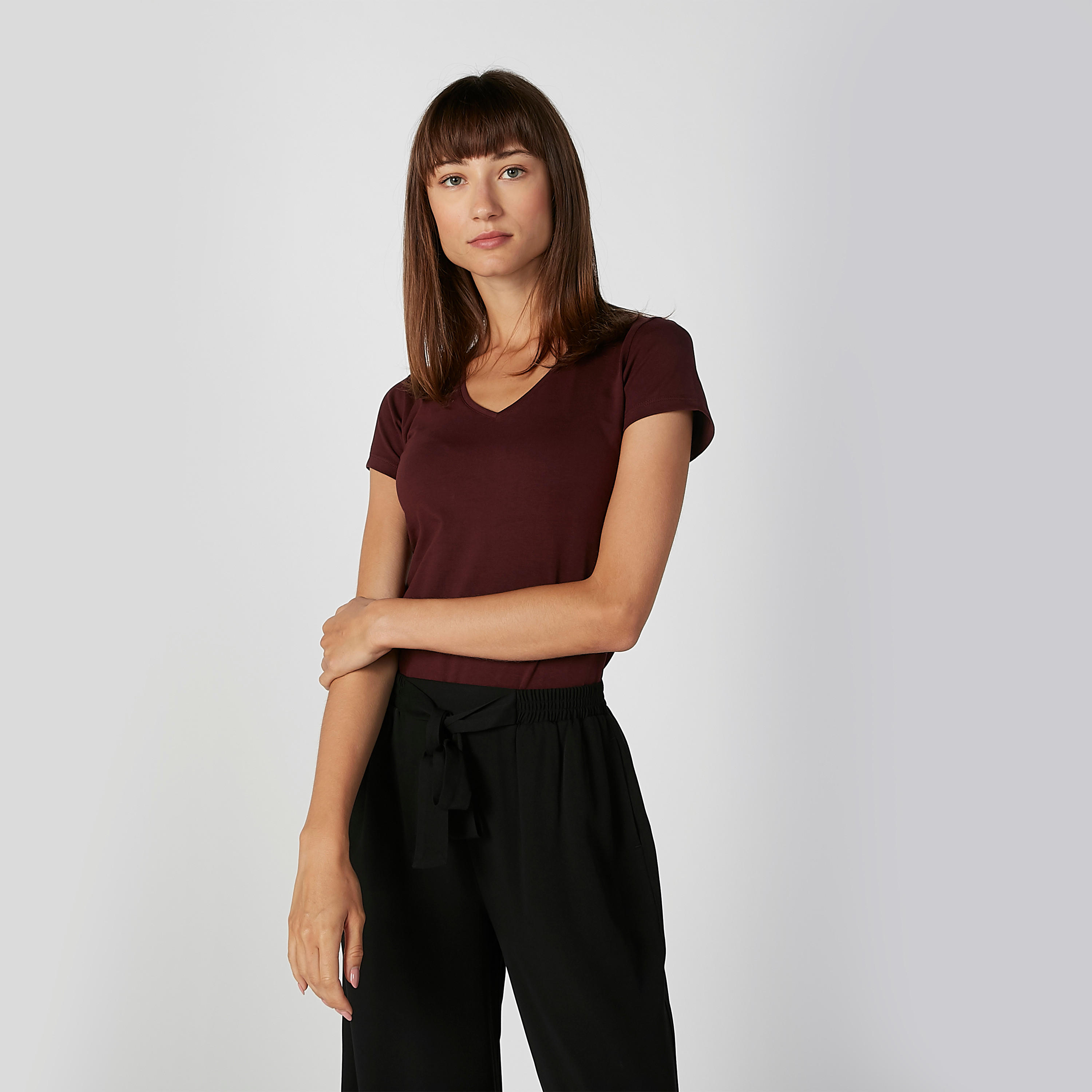 تيشيرت سادة بياقة V وأكمام قصيرة من بوسيني-women-clothing-tshirts-image-1