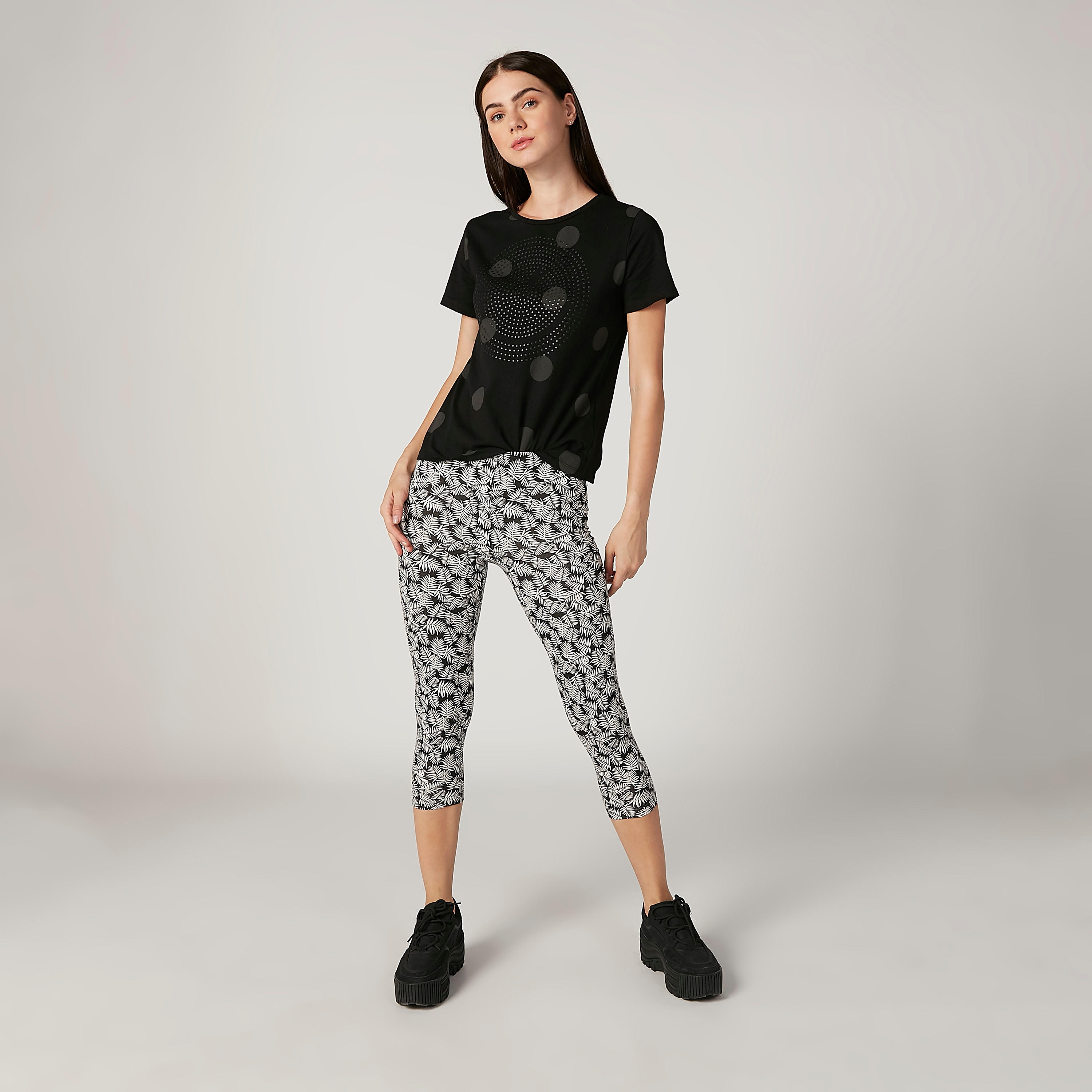 بنطلون ليقنز بطول 3/4 وخصر مطّاطي وطبعات-women-clothing-bottoms-leggings-image-2