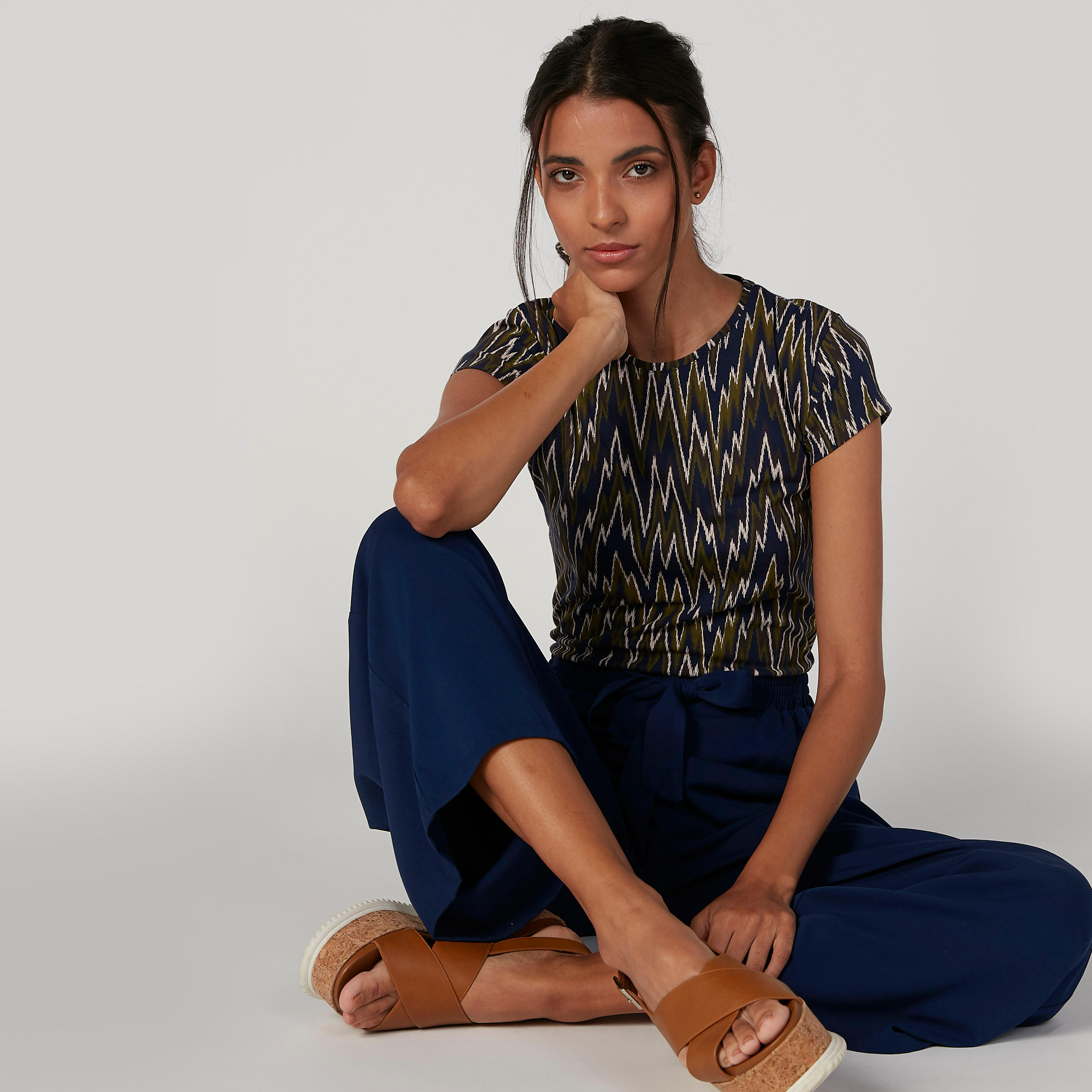 تيشيرت بياقة مستديرة وأكمام قصيرة وطبعات-women-clothing-tshirts-image-1