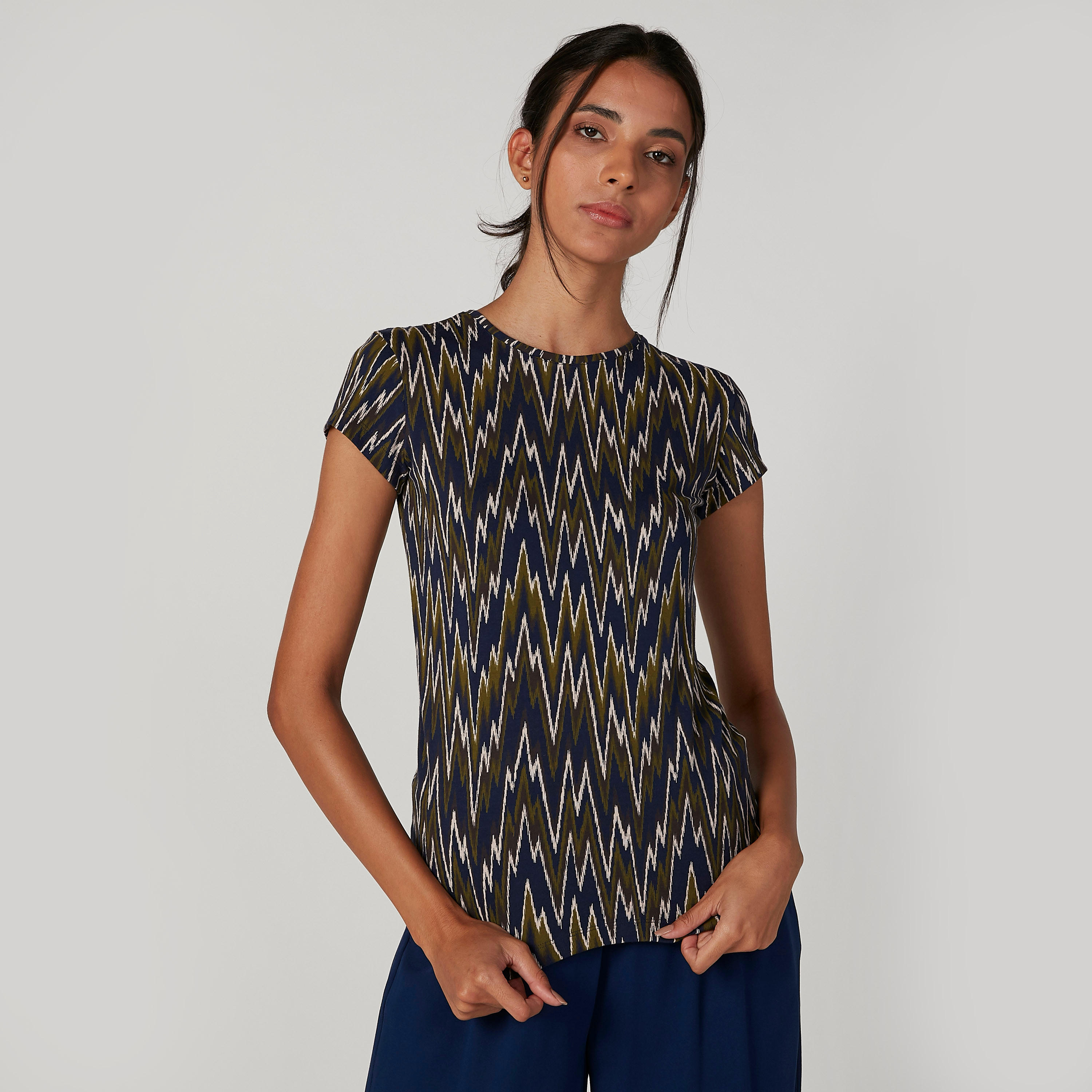 تيشيرت بياقة مستديرة وأكمام قصيرة وطبعات-women-clothing-tshirts-image-2