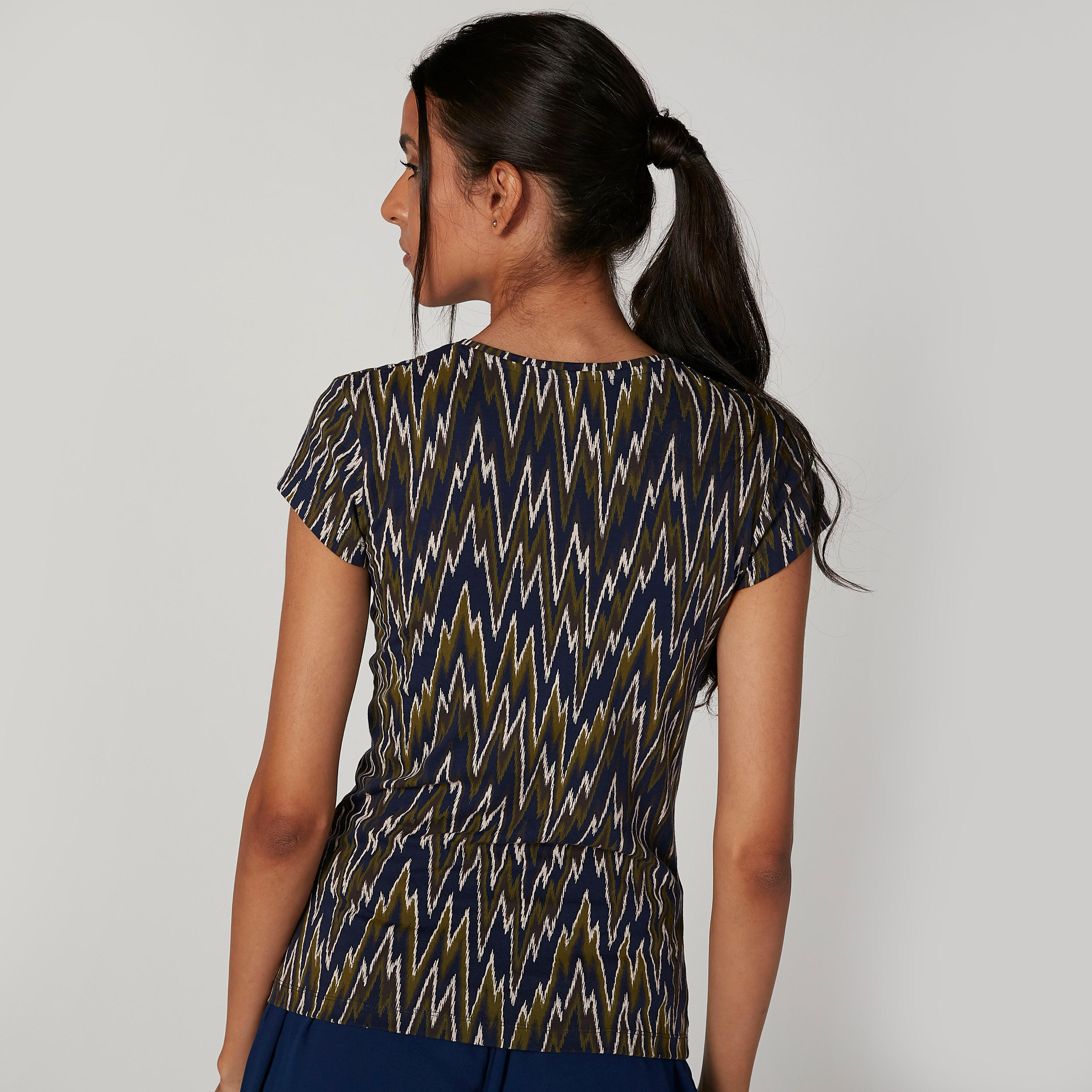 تيشيرت بياقة مستديرة وأكمام قصيرة وطبعات-women-clothing-tshirts-image-3