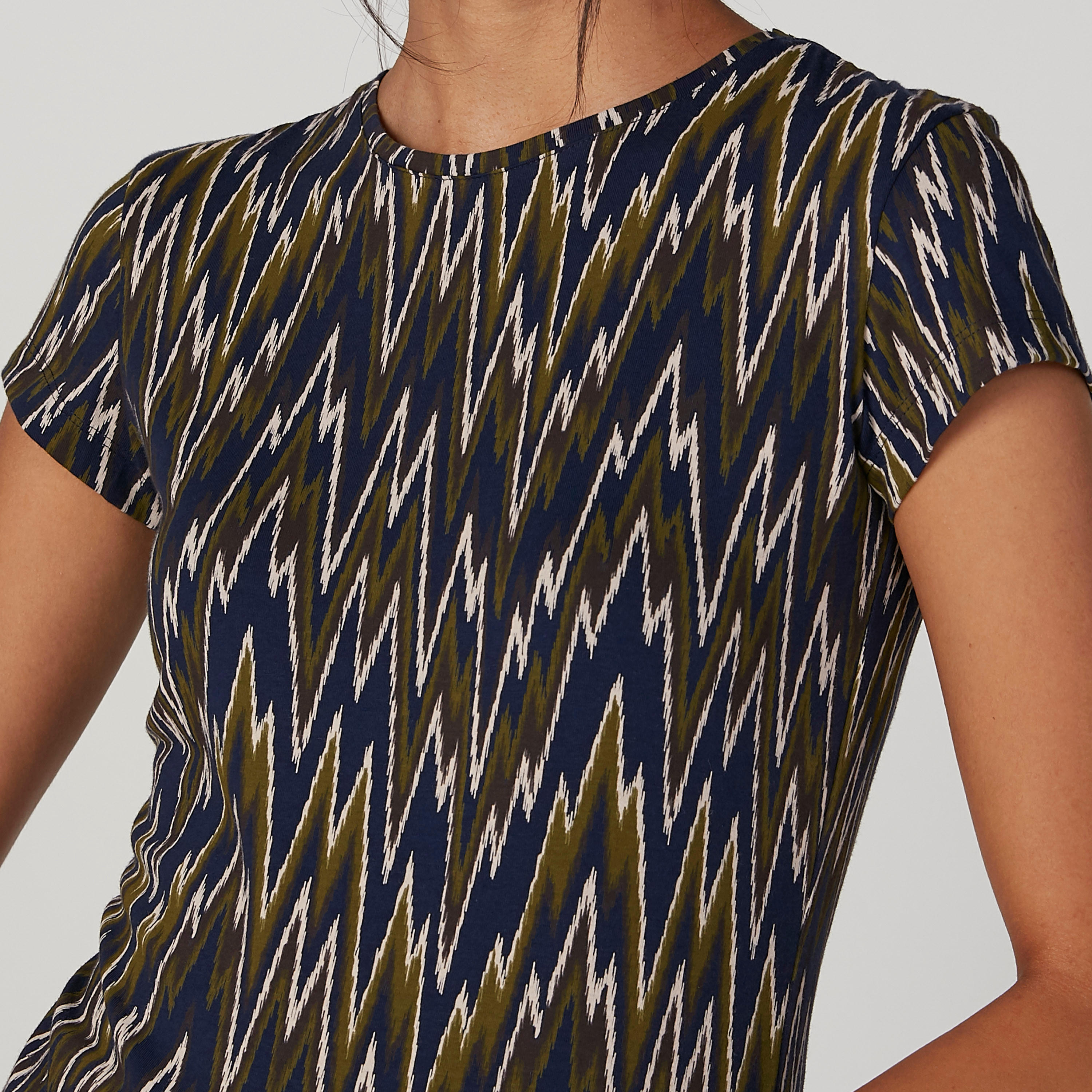 تيشيرت بياقة مستديرة وأكمام قصيرة وطبعات-women-clothing-tshirts-image-4