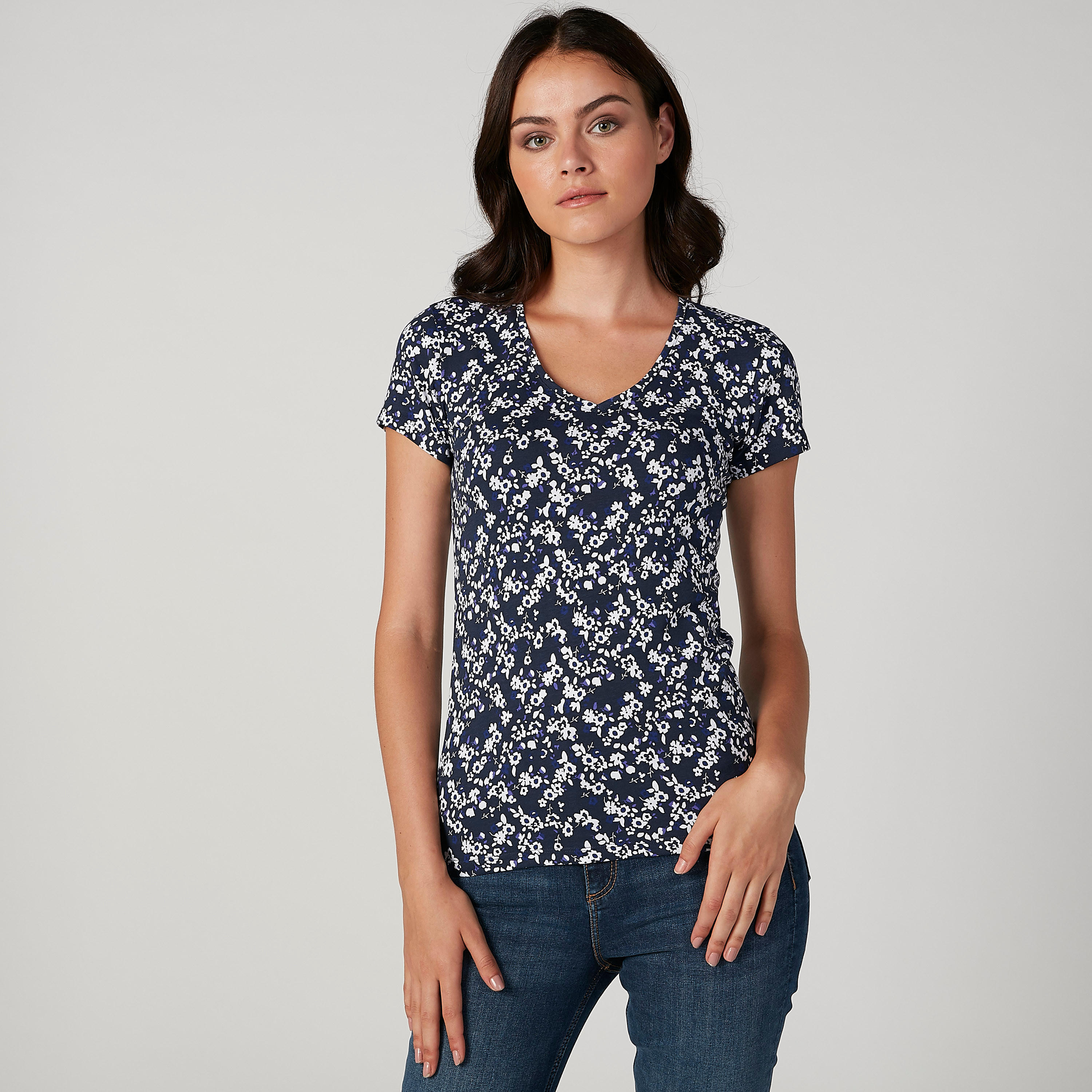 تيشيرت بياقة V وأكمام قصيرة وطبعات-women-clothing-tshirts-image-1