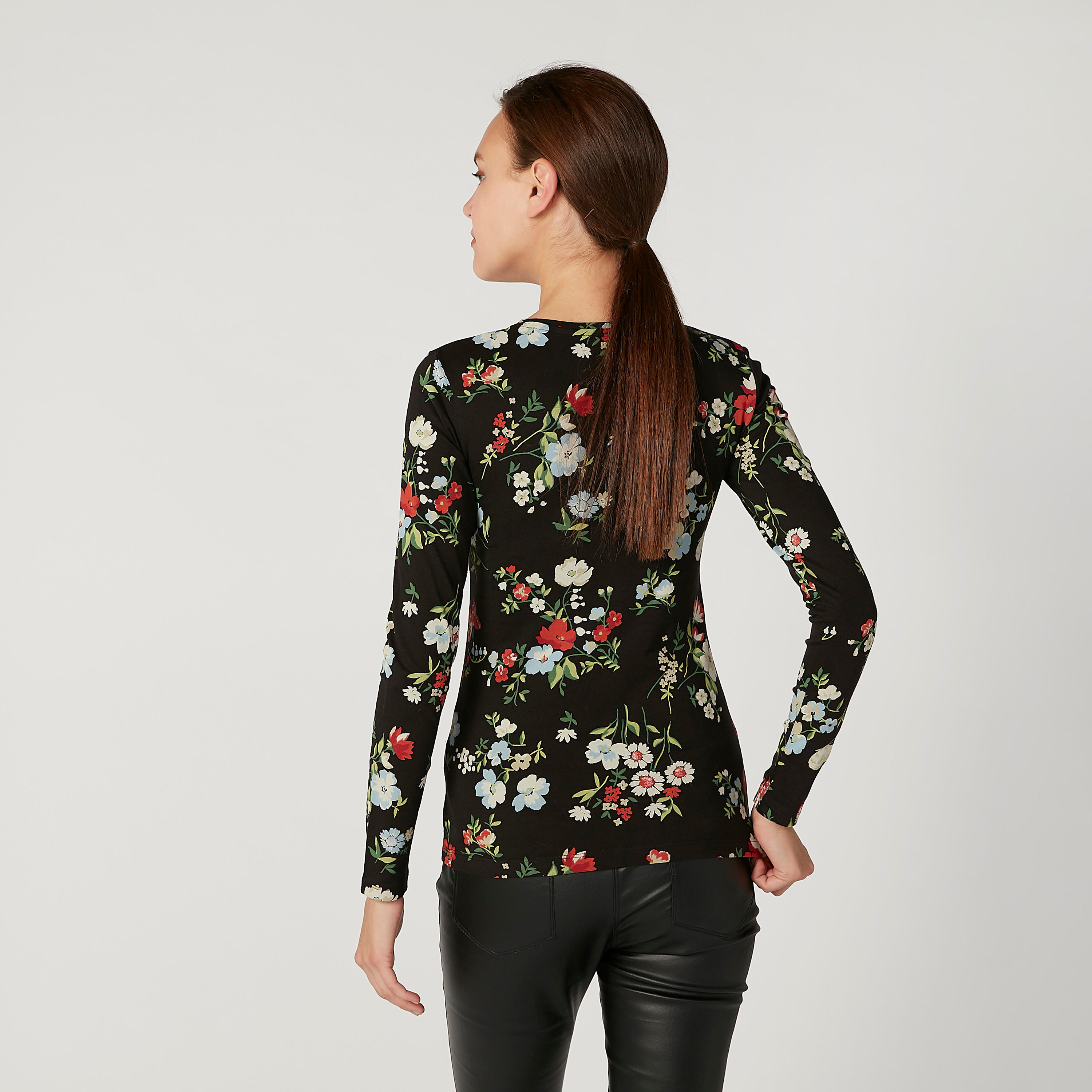 تيشيرت بياقة مستديرة وأكمام طويلة وطبعات زهرية-women-clothing-tshirts-image-3