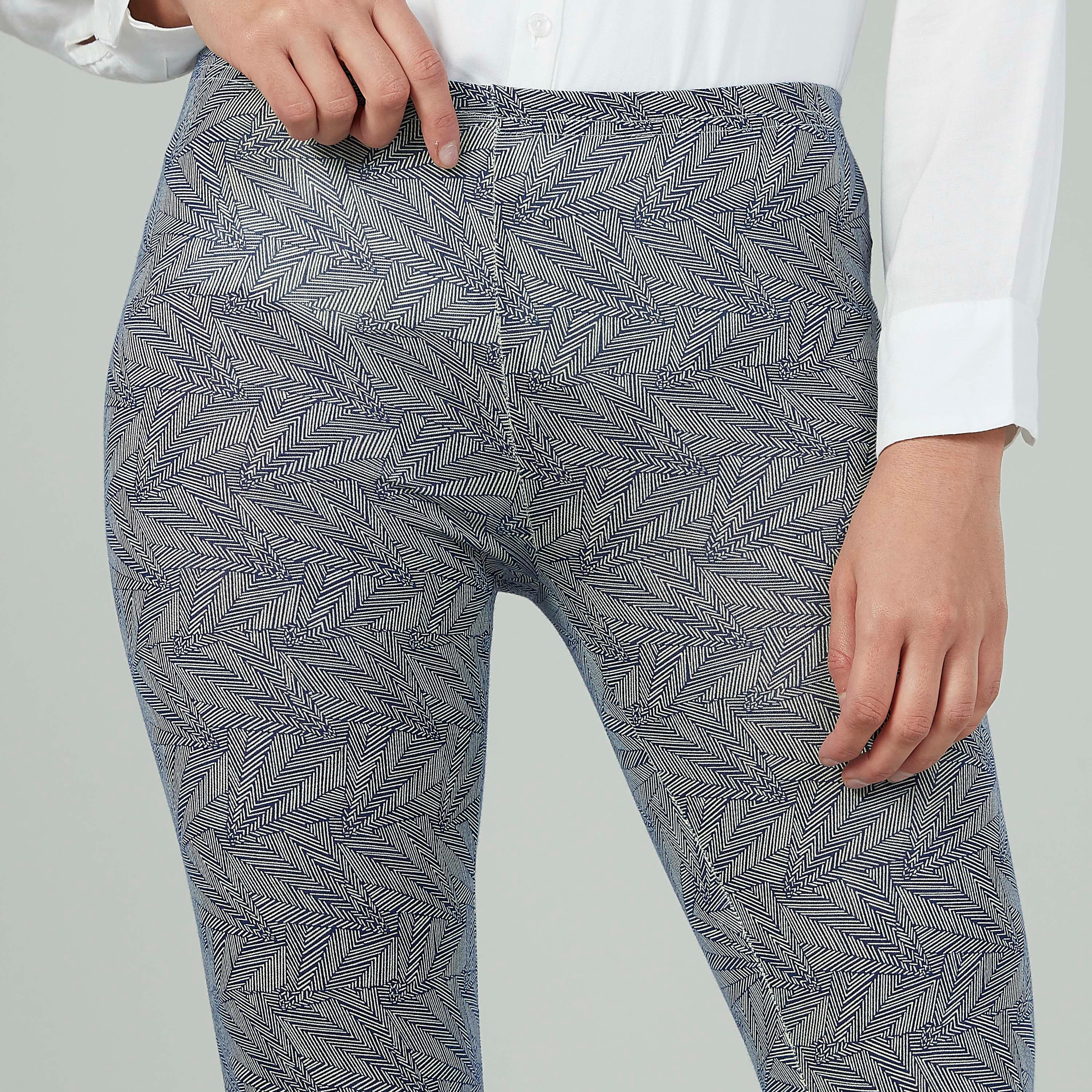 بنطلون ليقنز بخصر مطّاطي وطبعات-women-clothing-bottoms-leggings-image-3