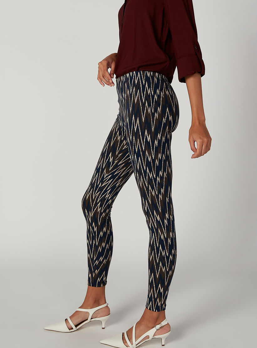 بنطلون ليقنز بخصر مطاطي وطبعات-women-clothing-bottoms-leggings-image-2