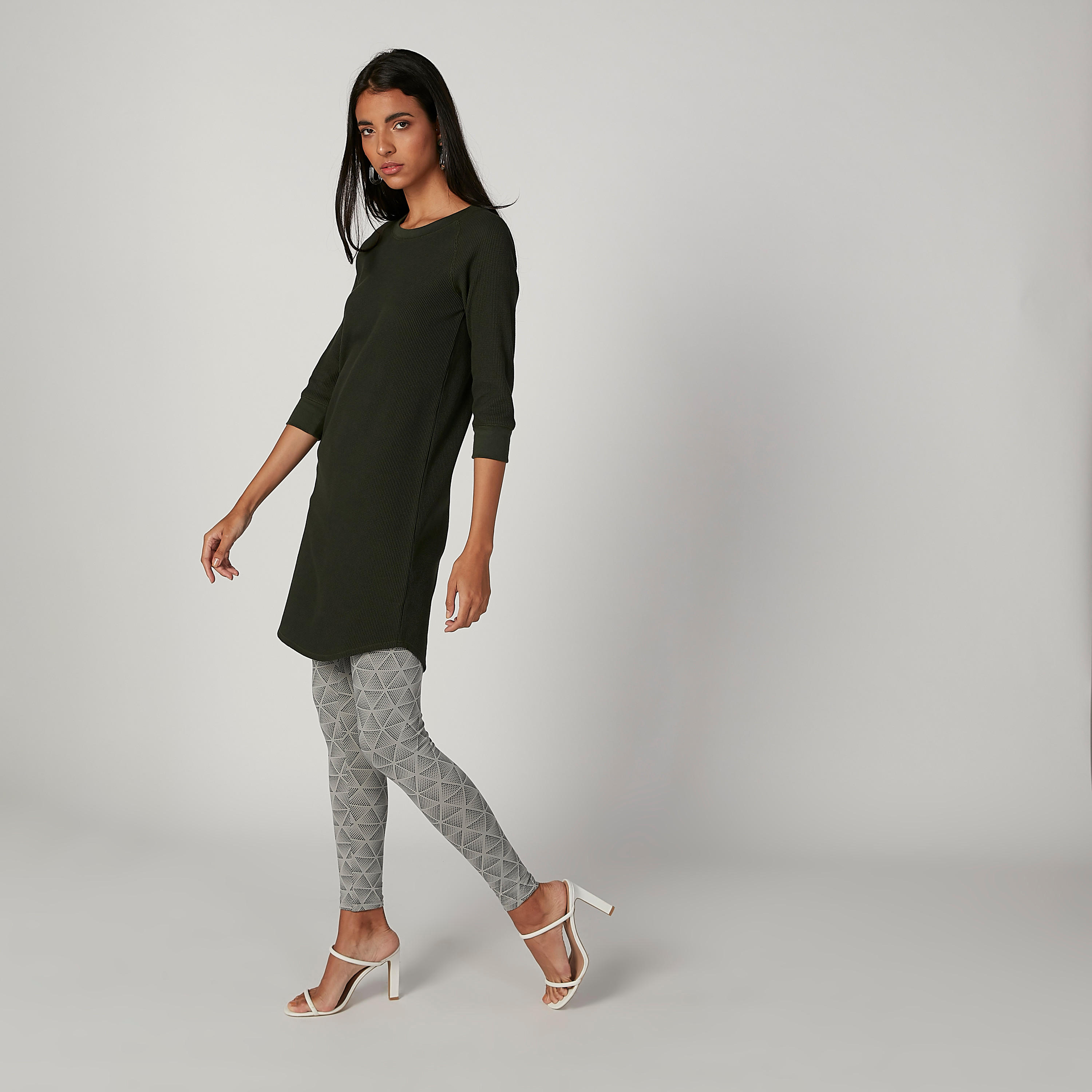بنطلون ليقنز بخصر مطاطي وطبعات-women-clothing-bottoms-leggings-image-4