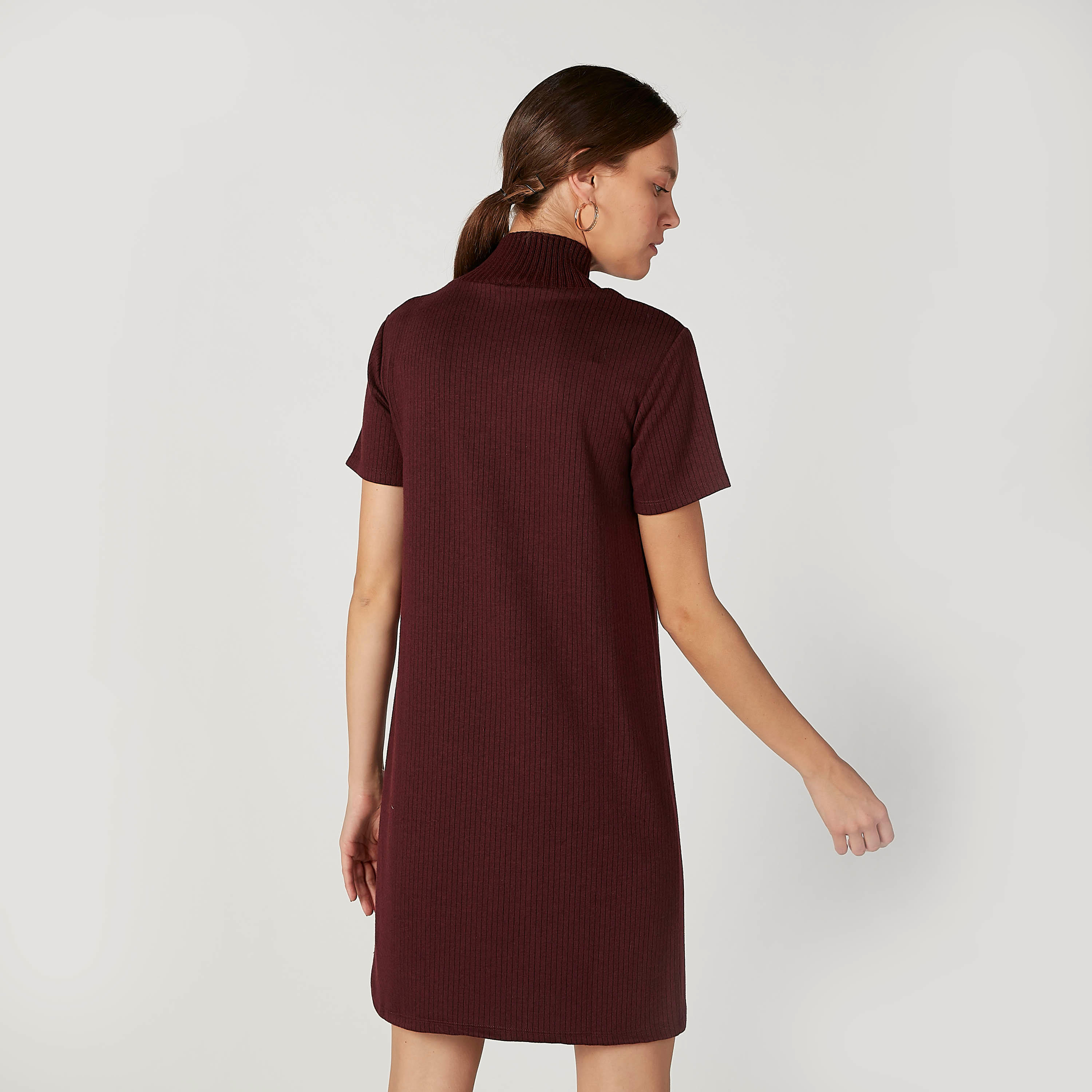 فستان قصير واسع بارز الملمس بياقة عالية وأكمام قصيرة-women-clothing-dresses-image-4