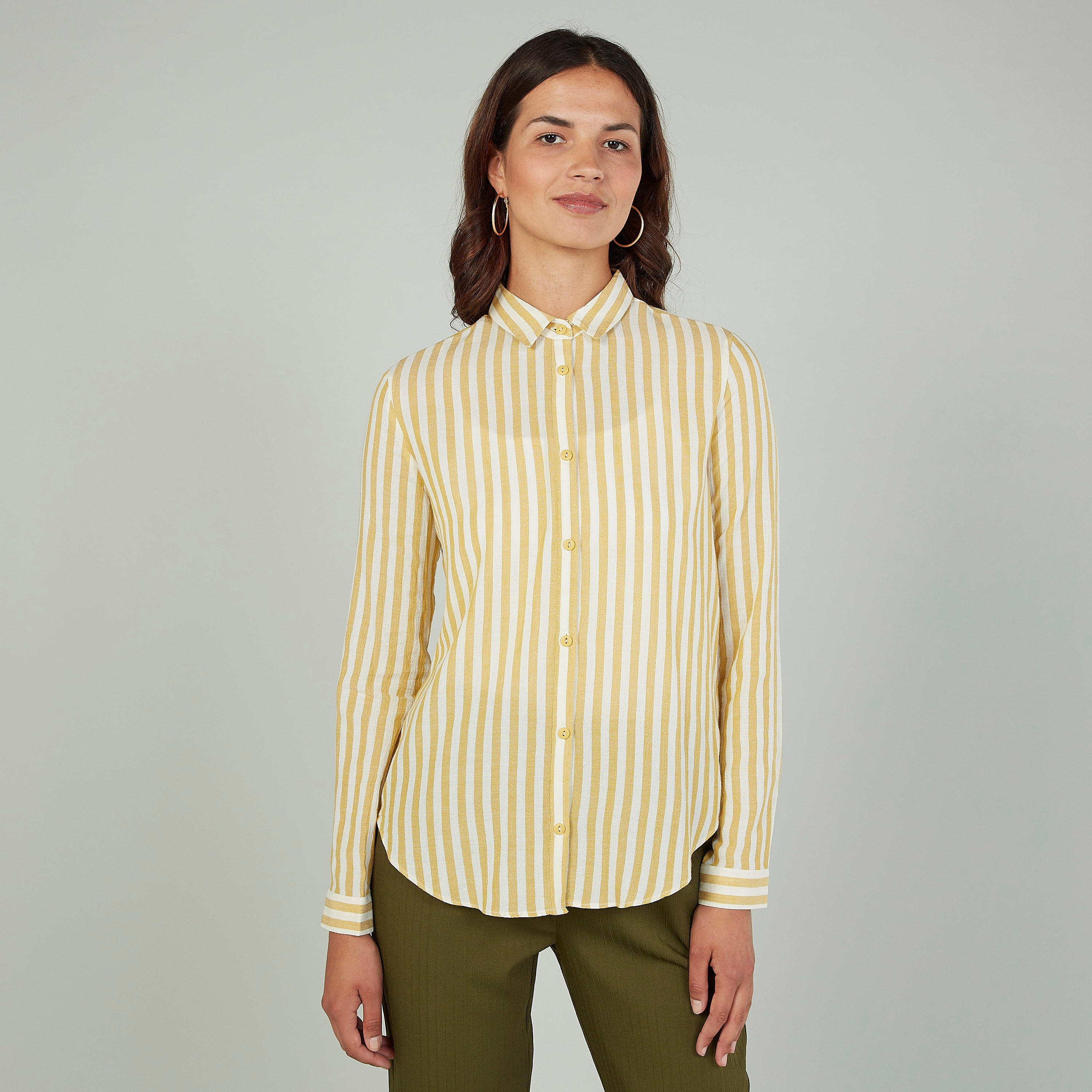 بنطلون رياضي مستدام بتفاصيل جيوب وطبعات مموهّة-women-clothing-shirtsandblouses-shirts-image-1