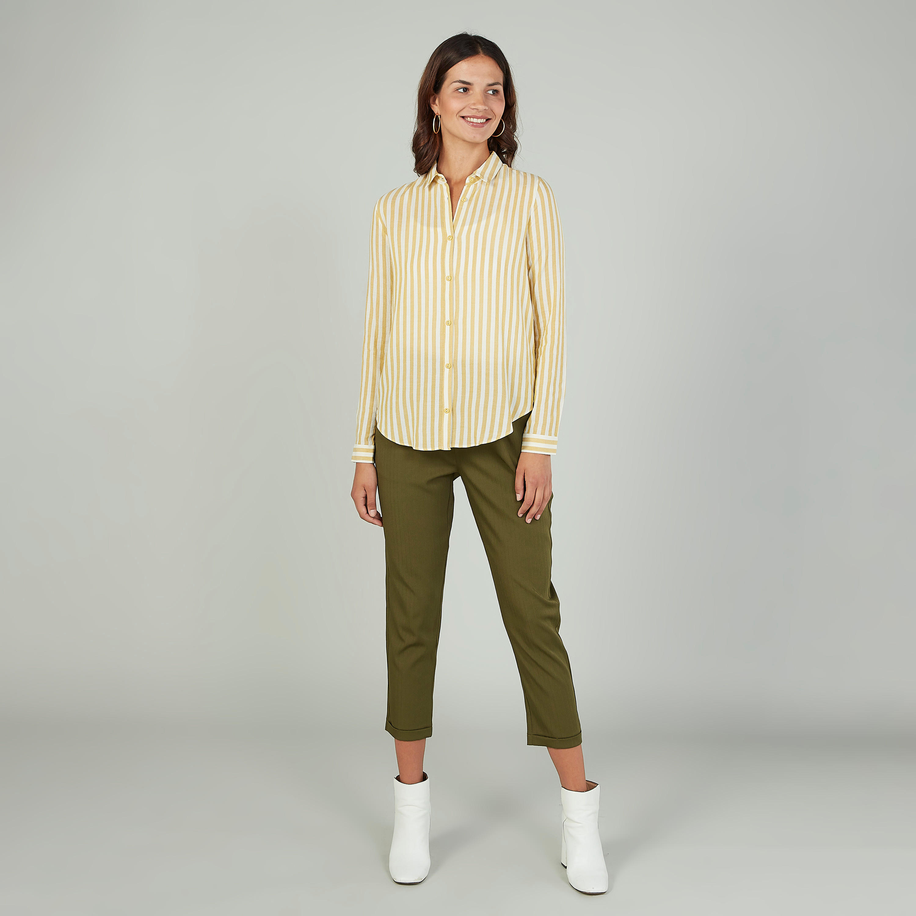 بنطلون رياضي مستدام بتفاصيل جيوب وطبعات مموهّة-women-clothing-shirtsandblouses-shirts-image-2