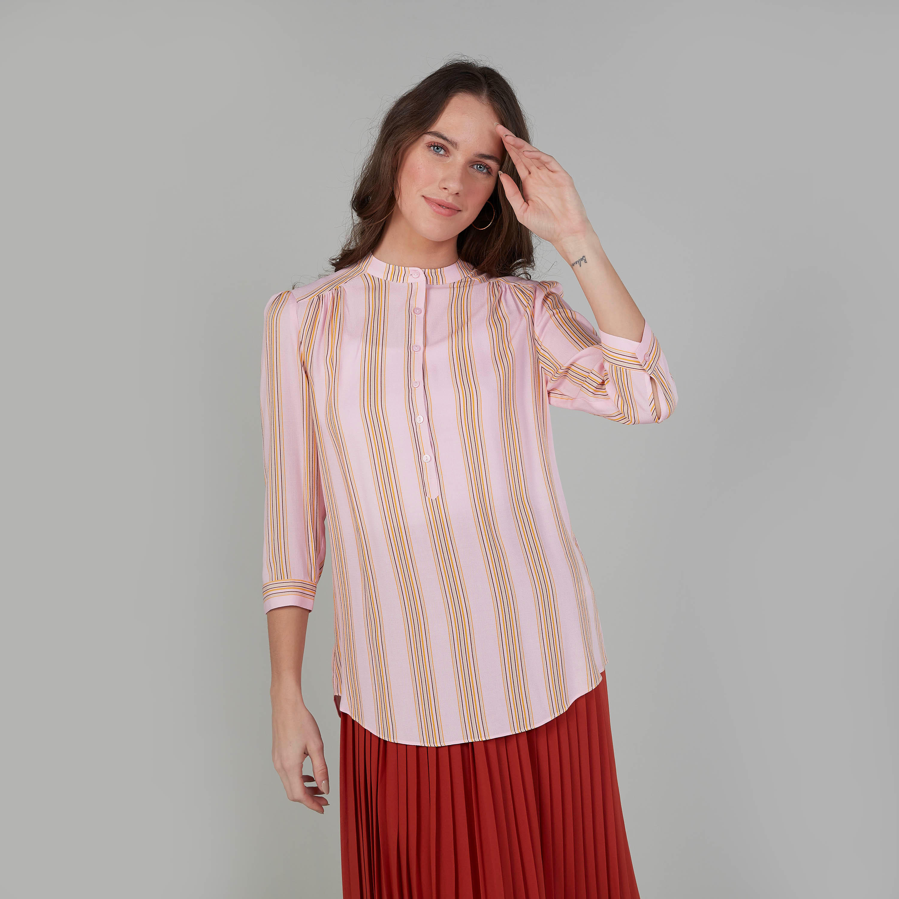 بلوزة مقلّمة بياقة ماندارين وأكمام طويلة-women-clothing-shirtsandblouses-blouses-image-1