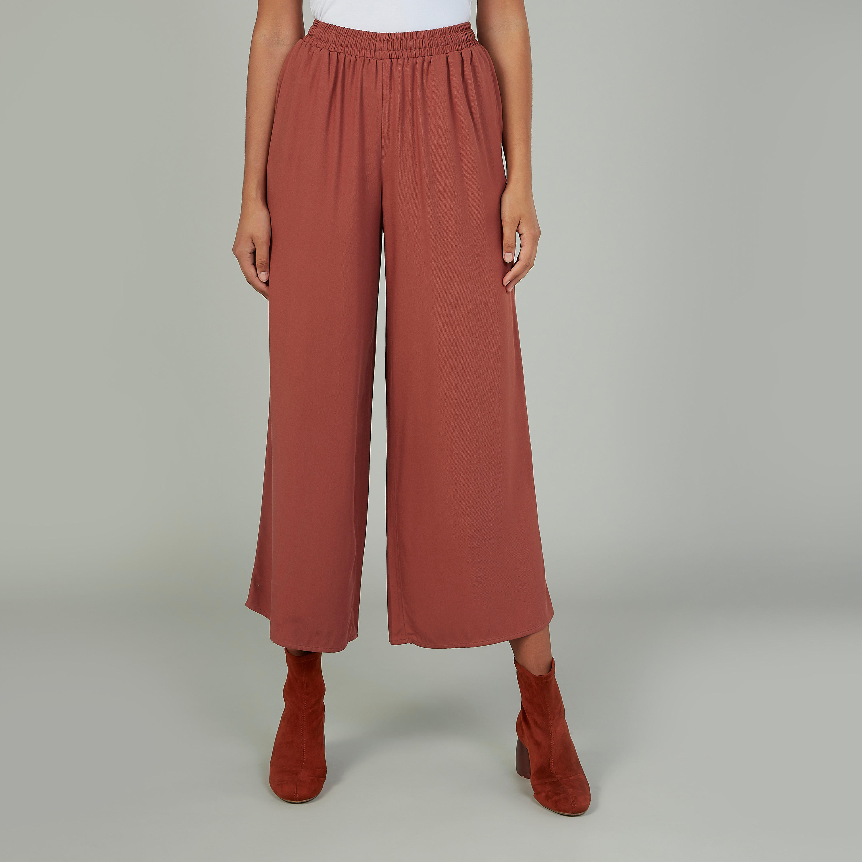 بنطلون واسع الساقين سادة بقصّة واسعة وخصر مطّاطي-women-clothing-bottoms-trousers-image-1