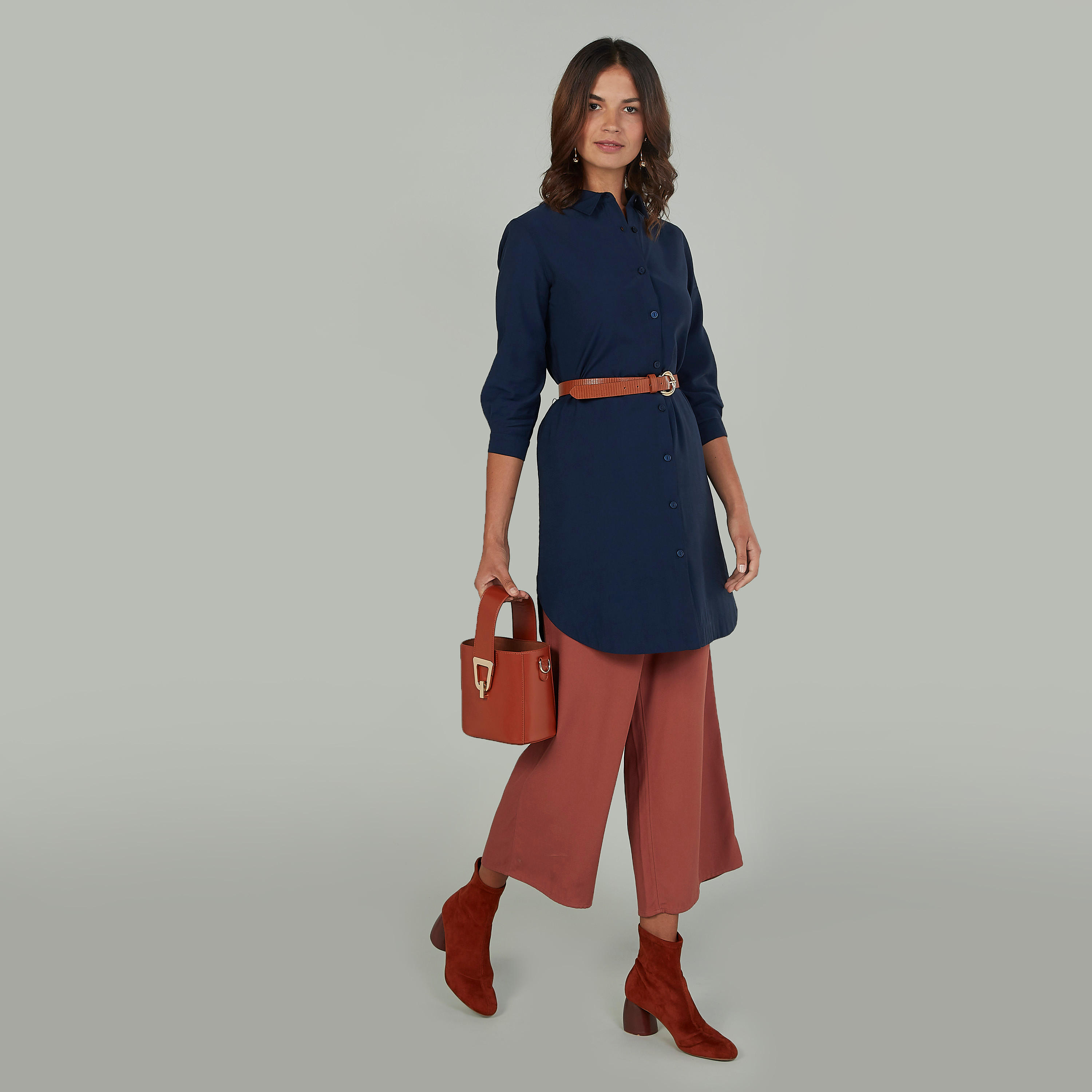 بنطلون واسع الساقين سادة بقصّة واسعة وخصر مطّاطي-women-clothing-bottoms-trousers-image-2