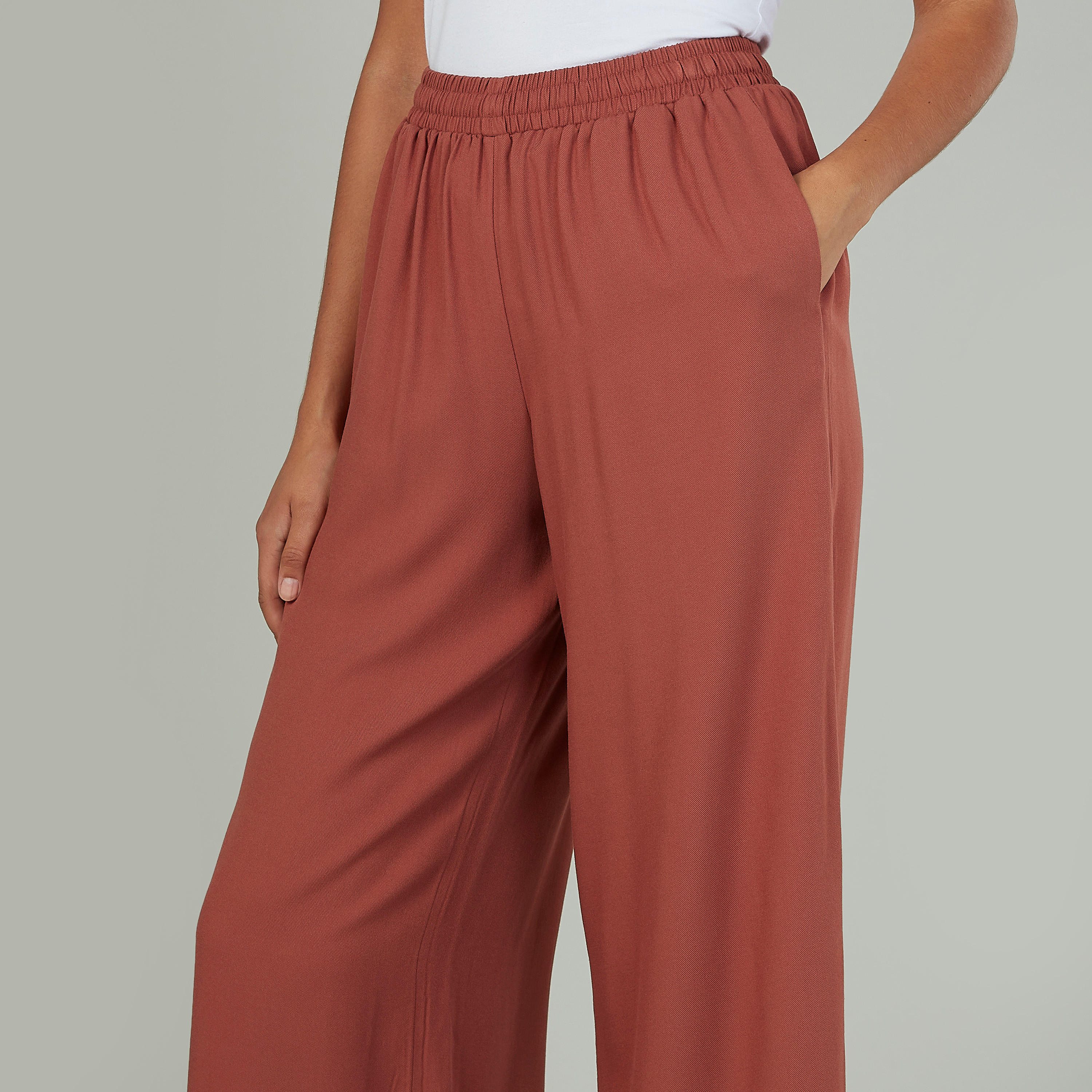 بنطلون واسع الساقين سادة بقصّة واسعة وخصر مطّاطي-women-clothing-bottoms-trousers-image-3