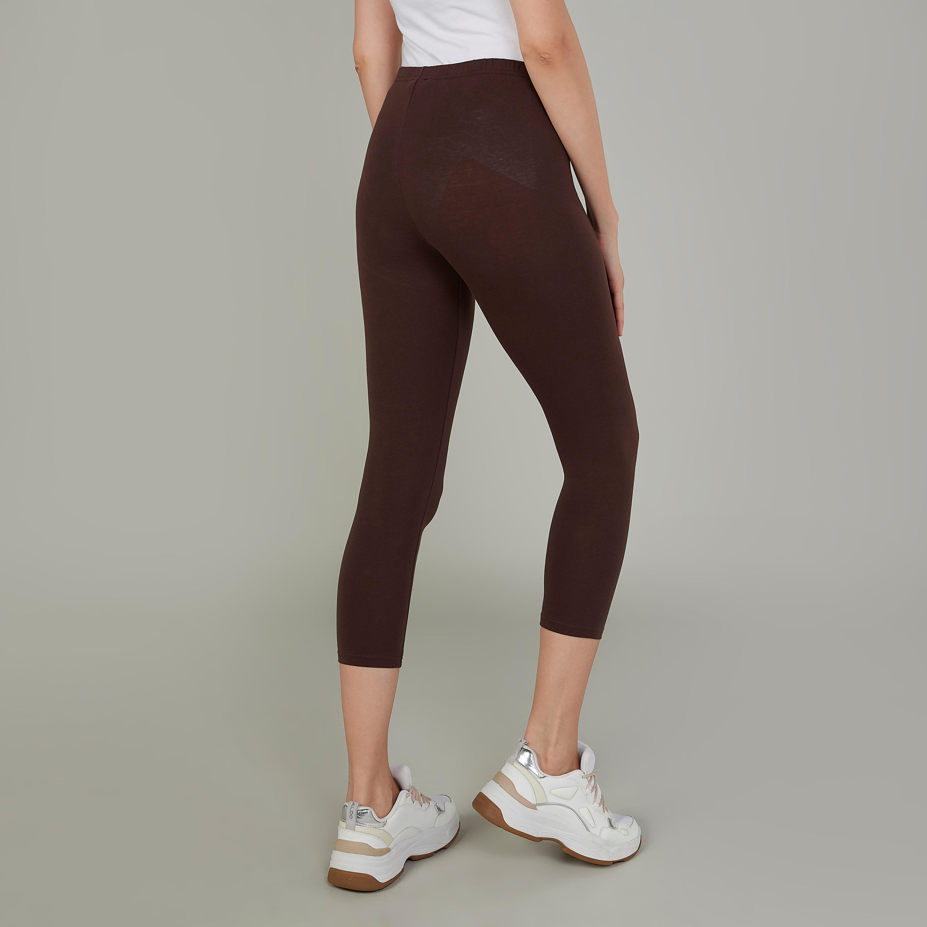 بنطلون ليقنز 3/4 سادة بخصر مطّاطي-women-clothing-bottoms-leggings-image-3
