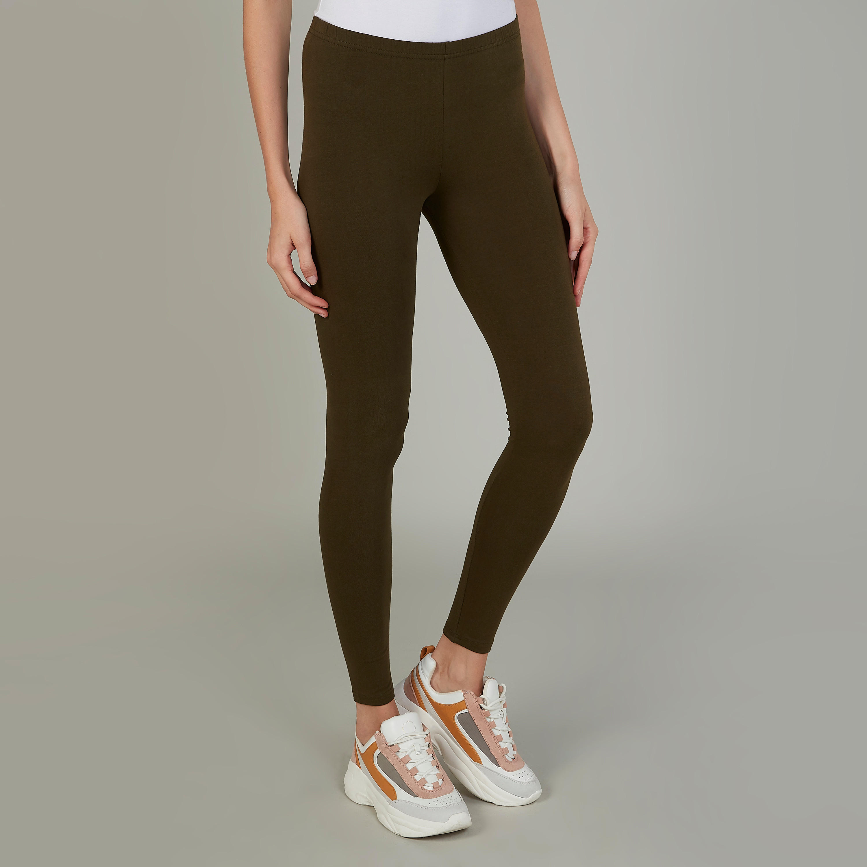 بنطلون ليقنز سادة بخصر مطّاطي-women-clothing-bottoms-leggings-image-4
