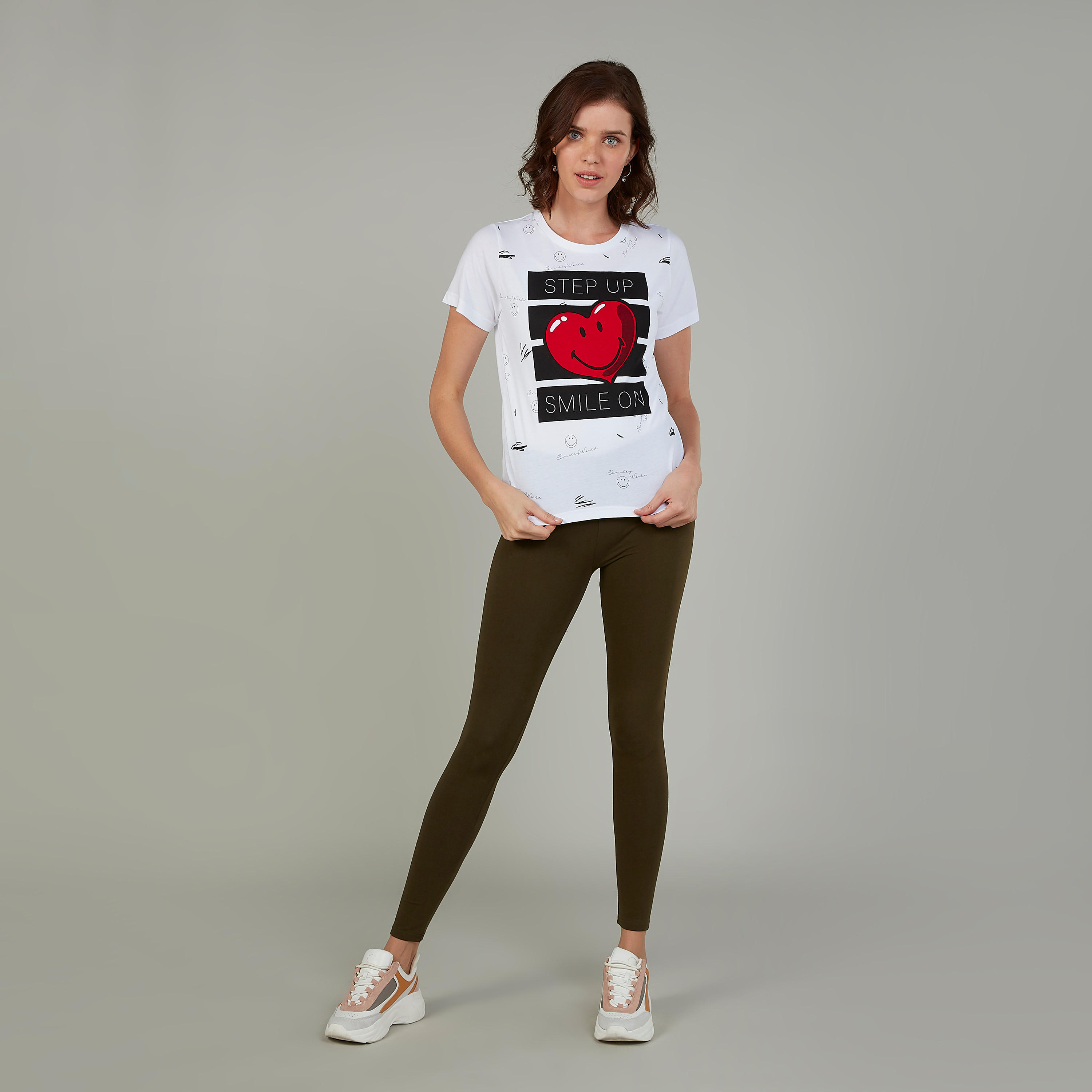 بنطلون ليقنز سادة بخصر مطّاطي-women-clothing-bottoms-leggings-image-3