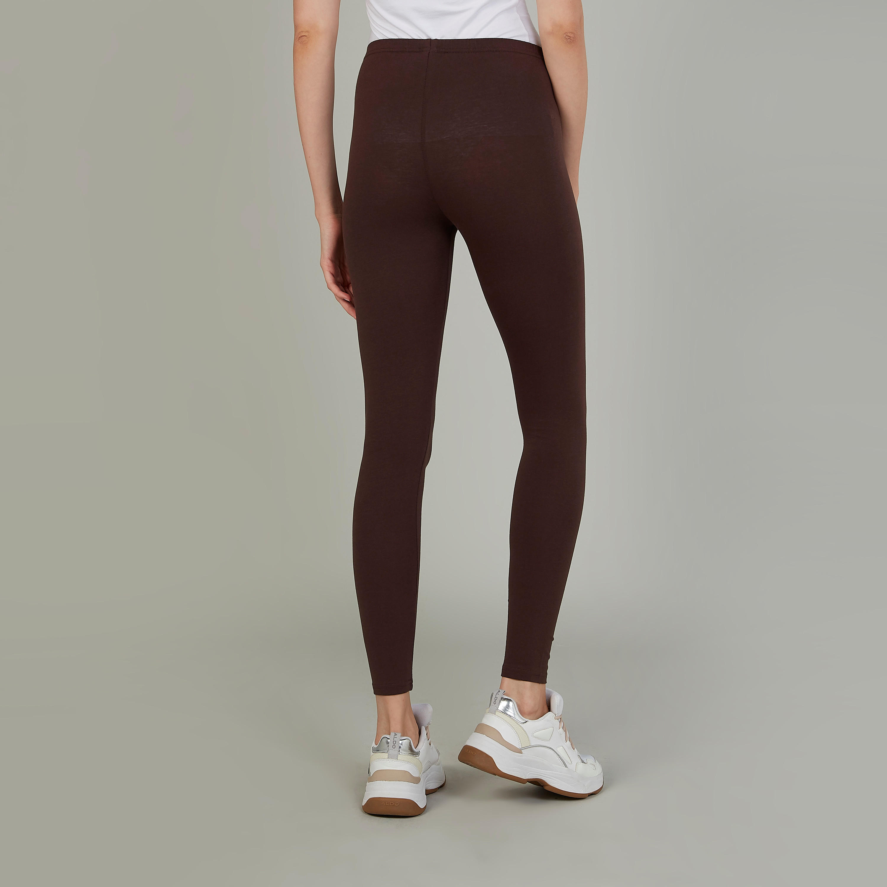بنطلون ليقنز سادة بخصر مطّاطي-women-clothing-bottoms-leggings-image-3