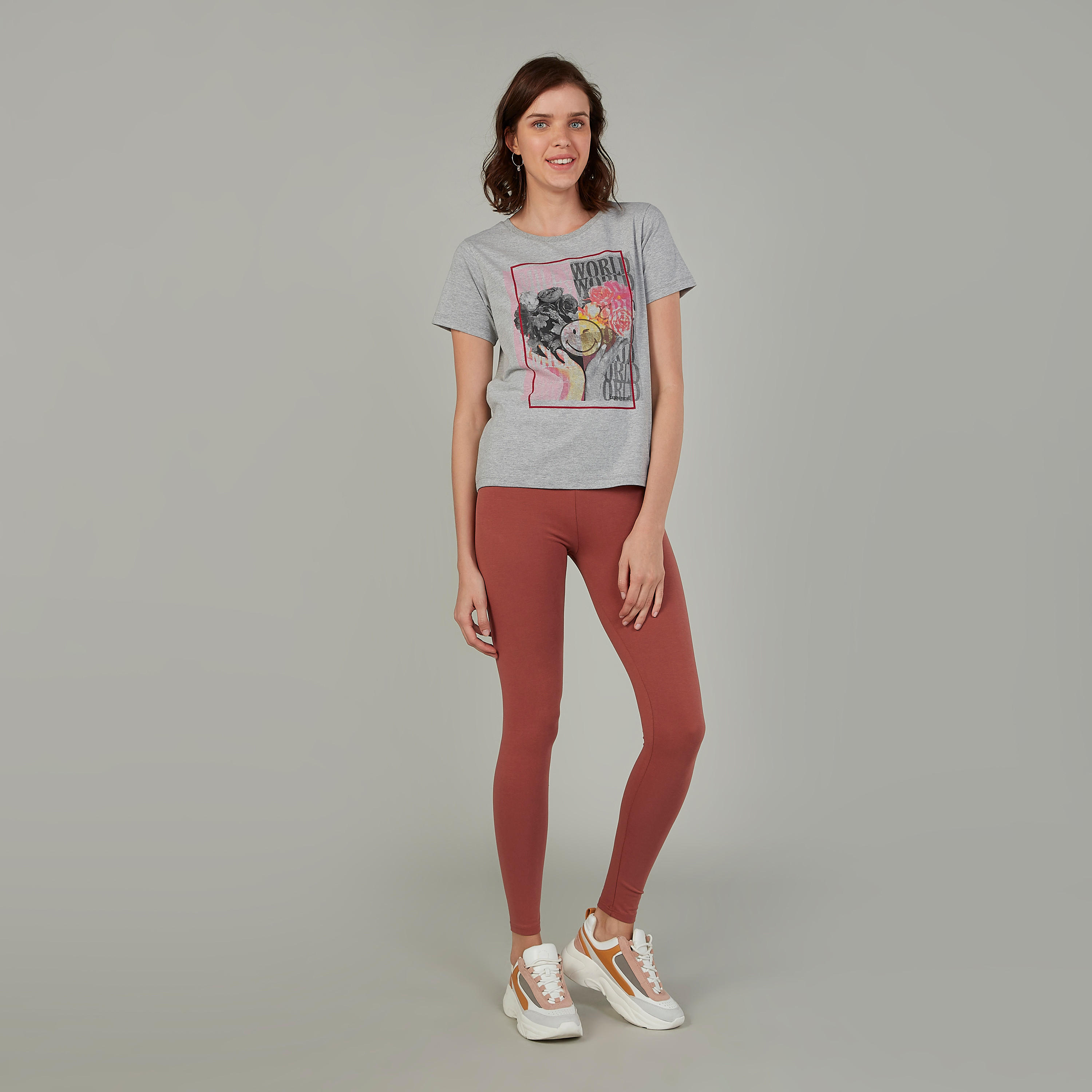 بنطلون ليقنز سادة بخصر مطّاطي-women-clothing-bottoms-leggings-image-3