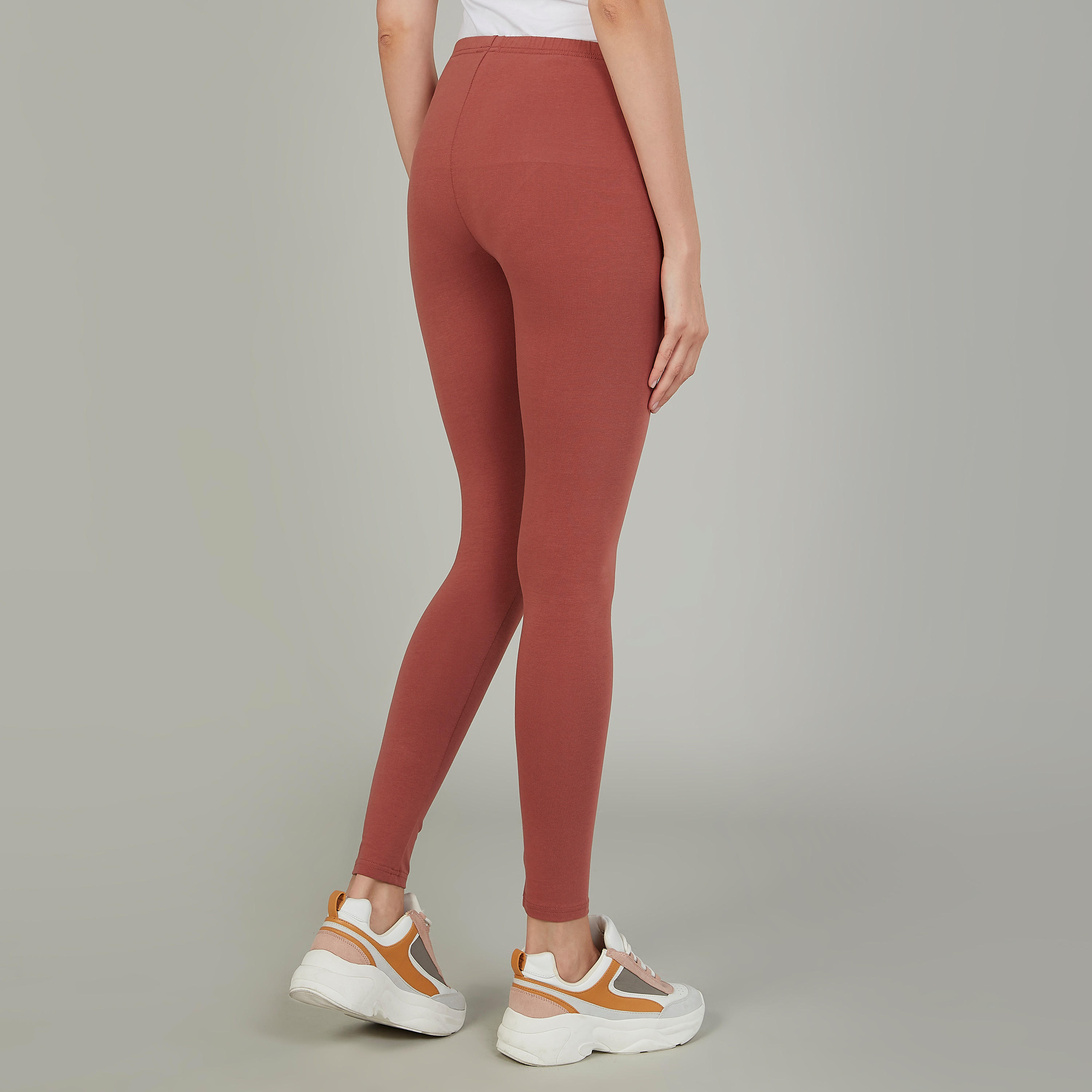 بنطلون ليقنز سادة بخصر مطّاطي-women-clothing-bottoms-leggings-image-2