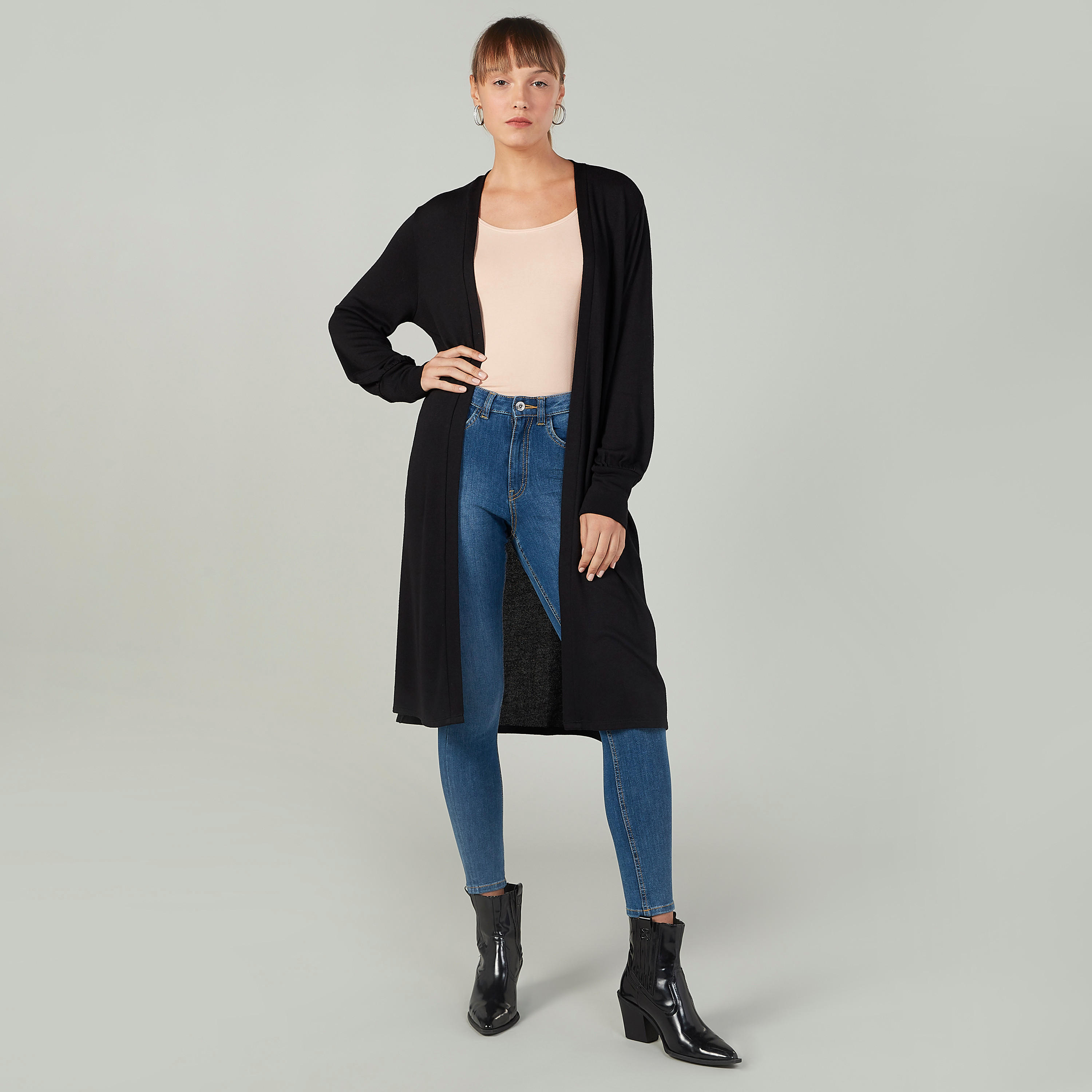 قميص مستدام داخلي قصير سادة بياقة عميقة وحمّالات رفيعة-women-clothing-tshirts-image-2