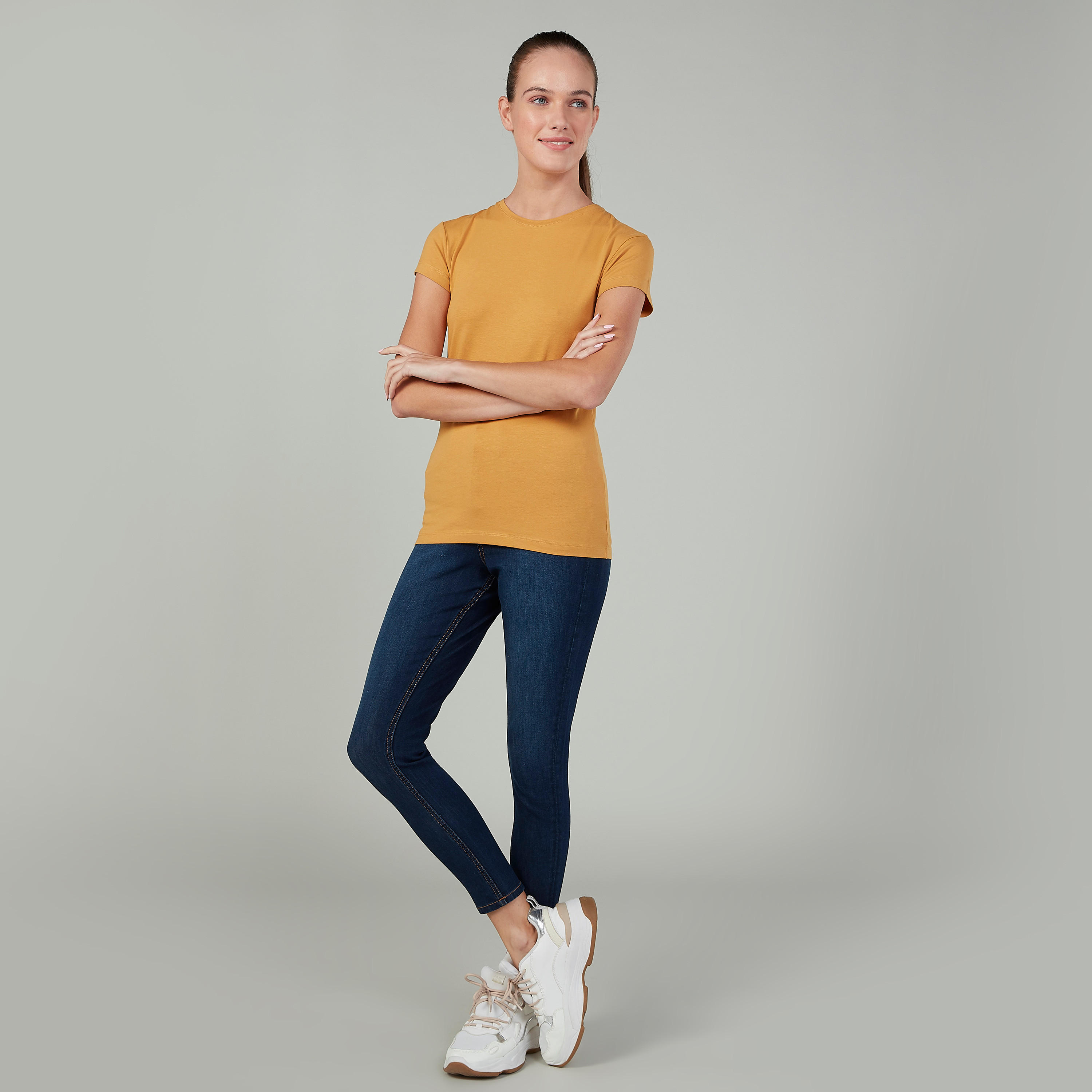 تيشيرت سادة بياقة مستديرة وأكمام كاب-women-clothing-tshirts-image-2