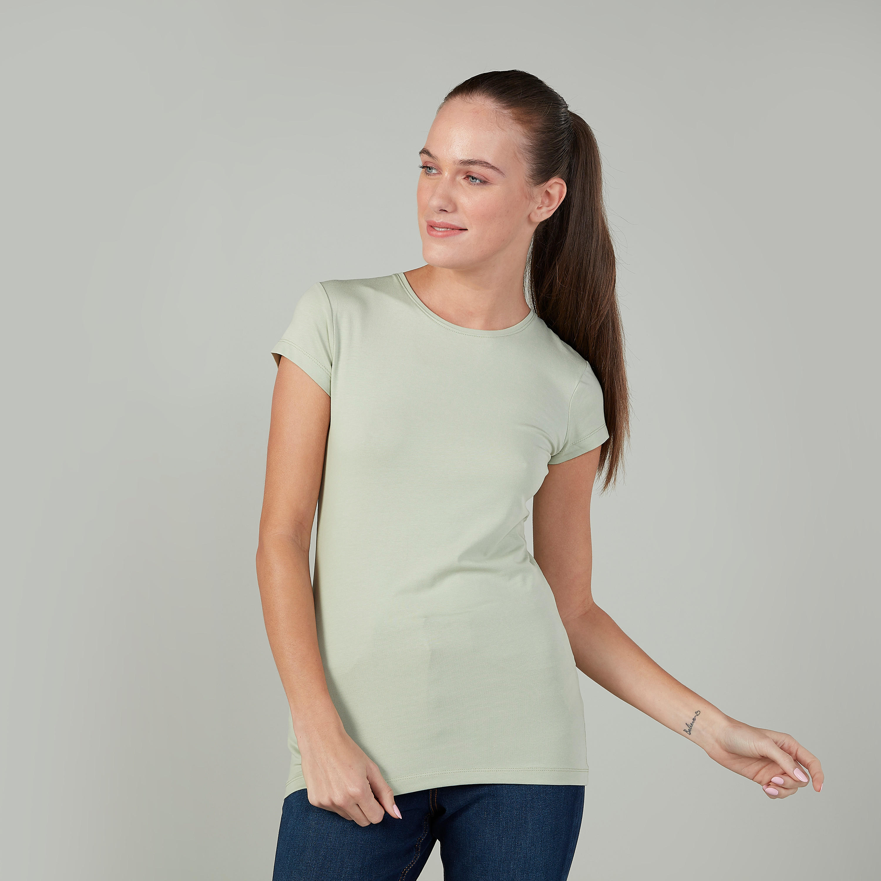 تيشيرت سادة بياقة مستديرة وأكمام كاب-women-clothing-tshirts-image-1