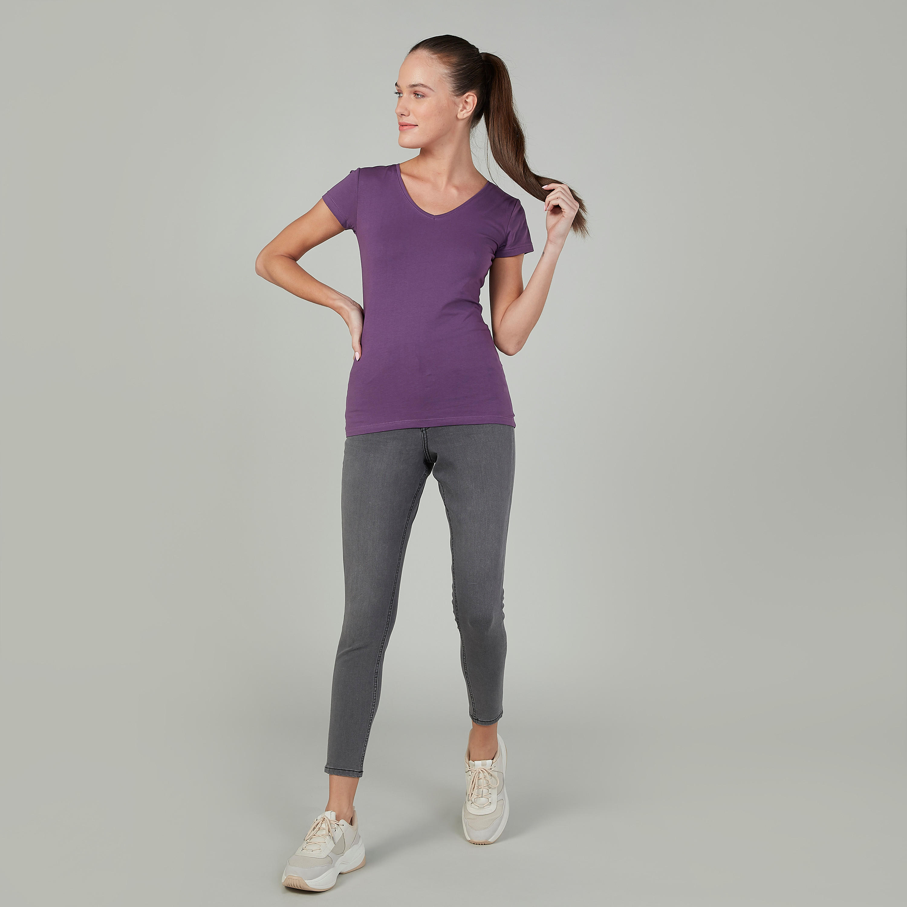 تيشيرت سادة بياقة V وأكمام قصيرة-women-clothing-tshirts-image-2