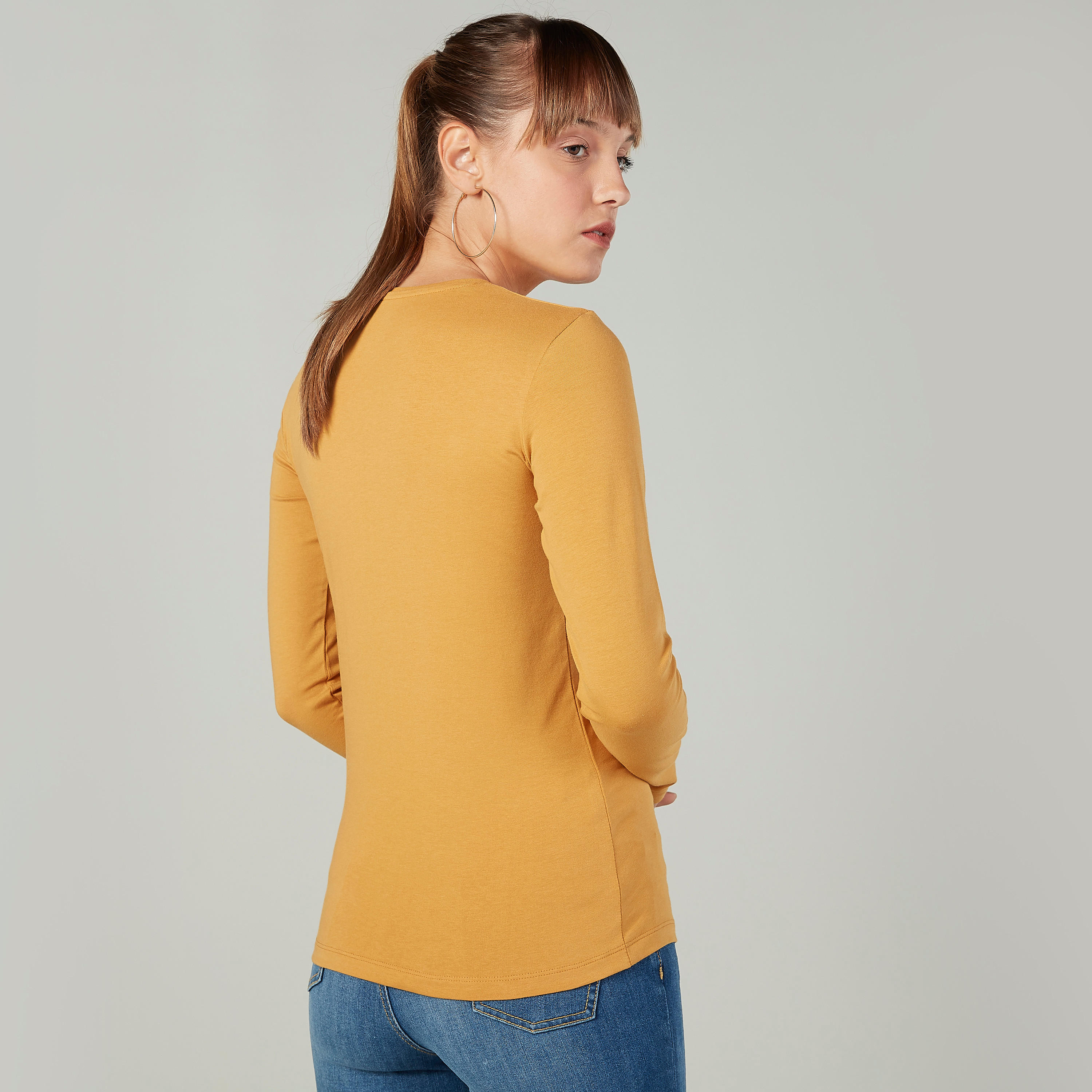 تيشيرت سادة بياقة مستديرة وأكمام طويلة-women-clothing-tshirts-image-3