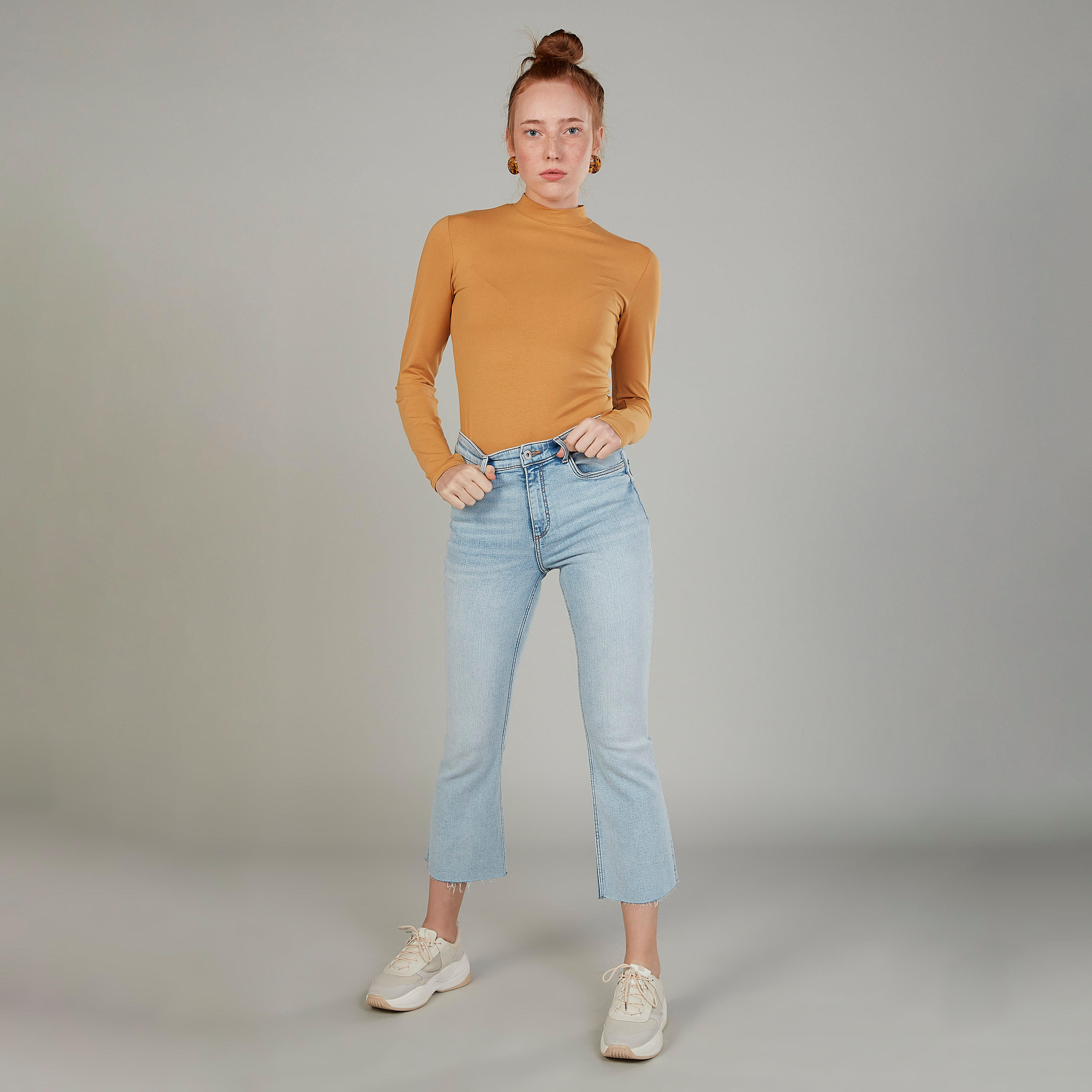 بلوزة سادة بياقة عالية وأكمام طويلة-women-clothing-tshirts-image-2