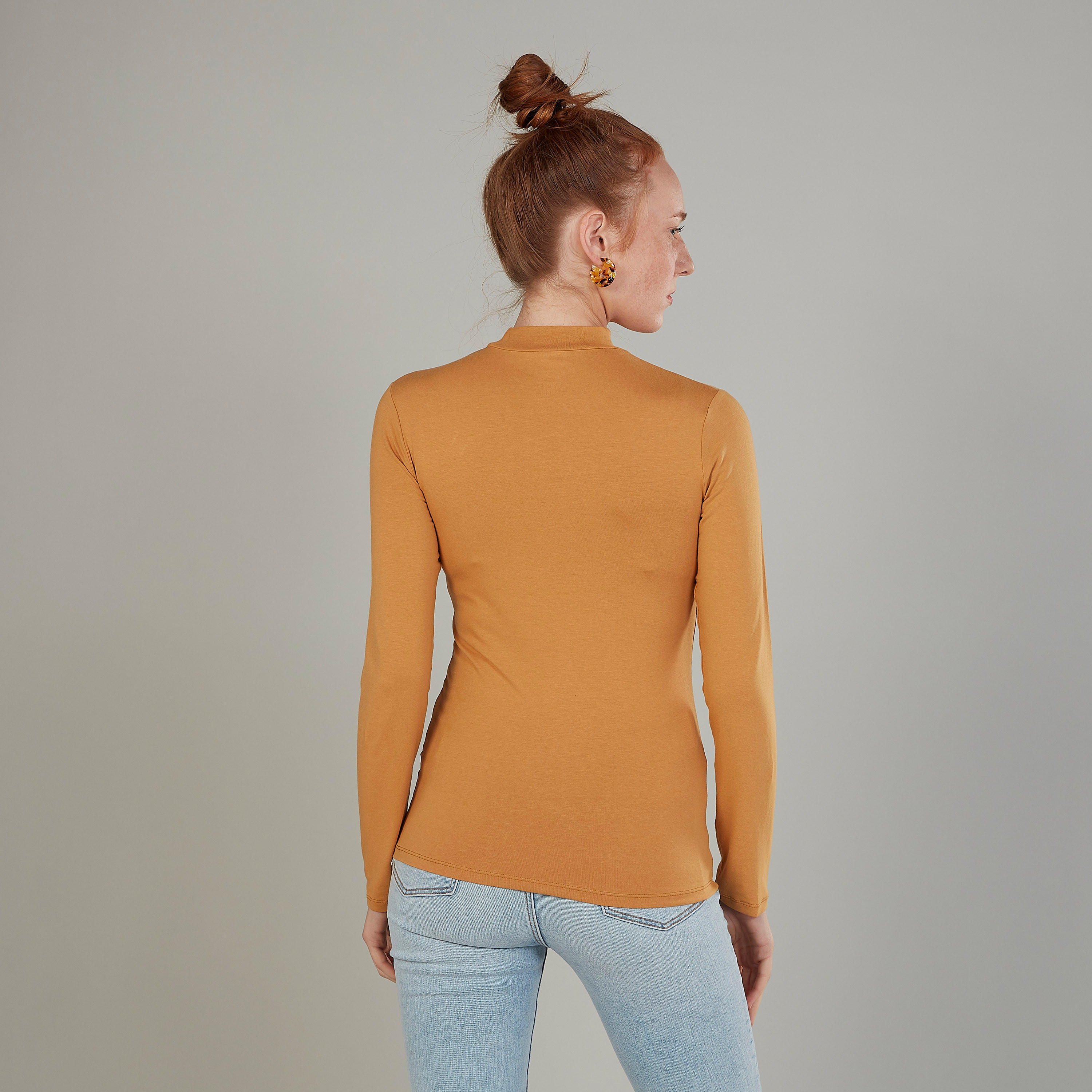 بلوزة سادة بياقة عالية وأكمام طويلة-women-clothing-tshirts-image-4
