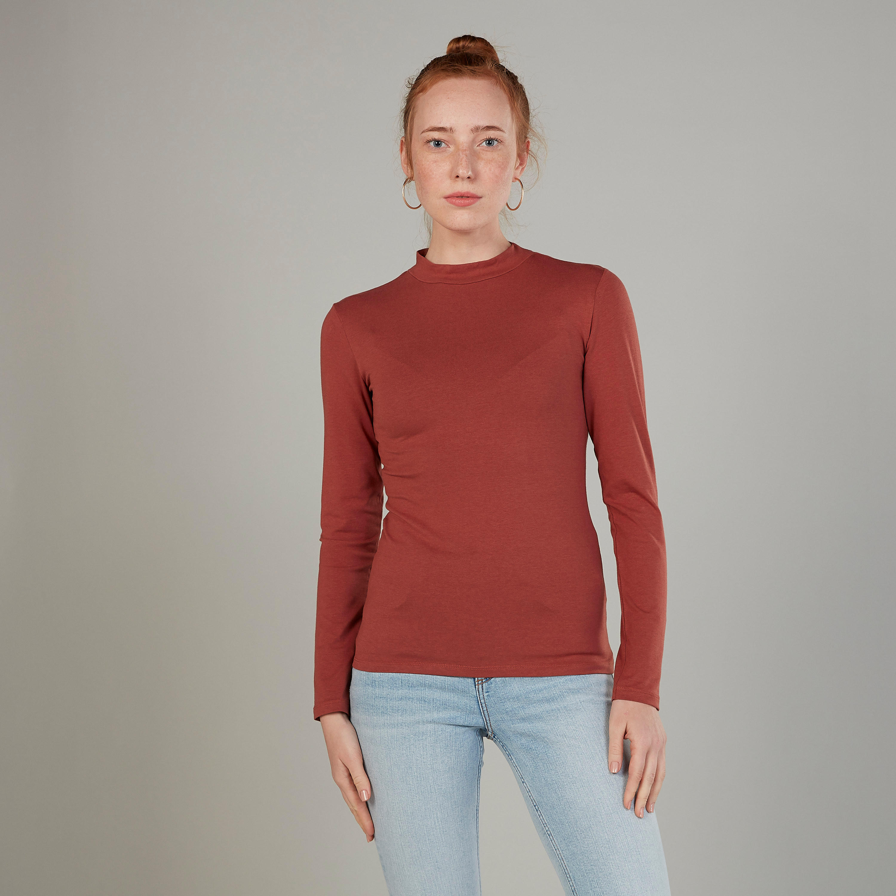 بلوزة سادة بياقة عالية وأكمام طويلة-women-clothing-tshirts-image-1