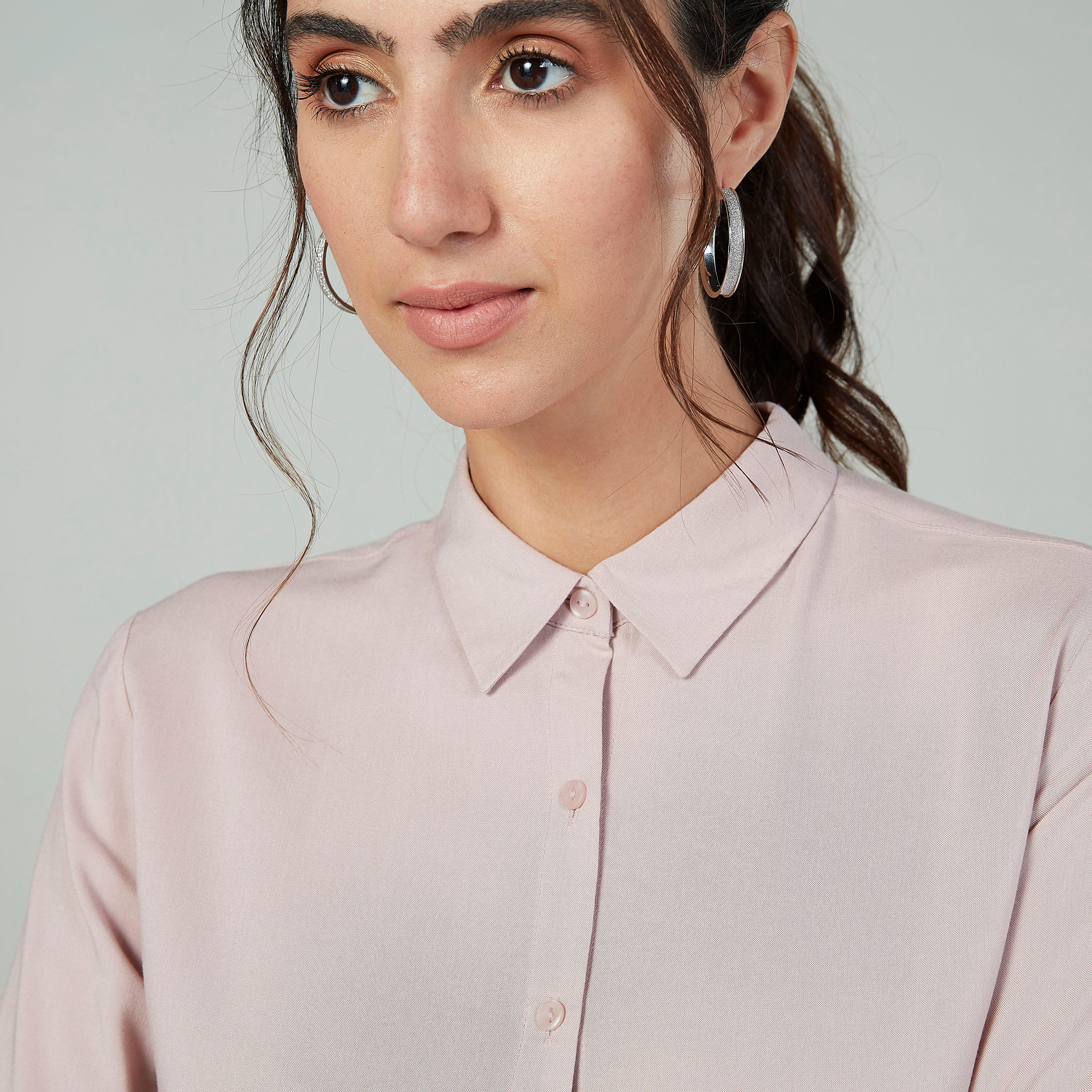 قميص سادة بياقة عاديّة وأكمام طويلة-women-clothing-shirtsandblouses-shirts-image-2
