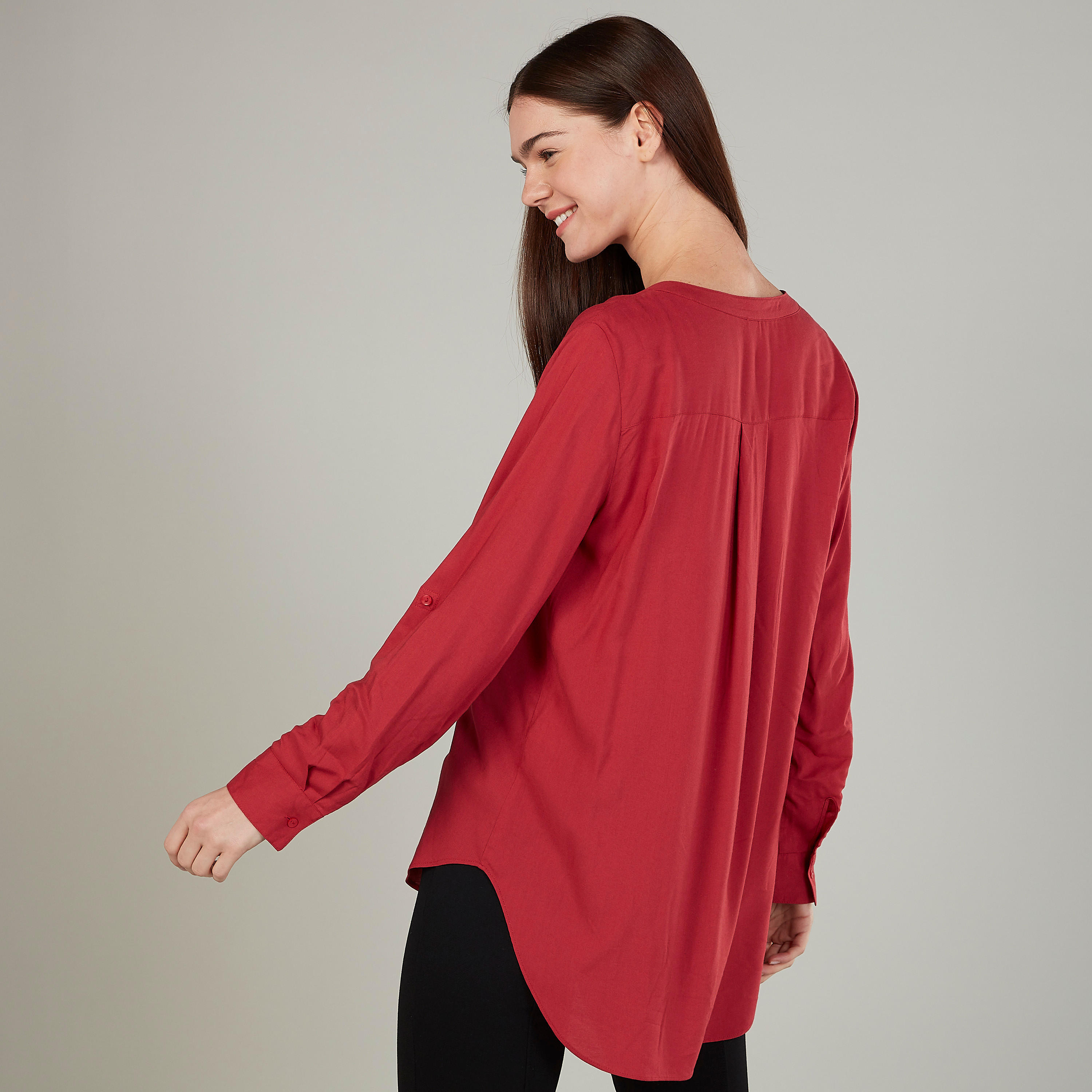 بلوزة سادة بياقة V وحواف غير مستوية-women-clothing-shirtsandblouses-blouses-image-1