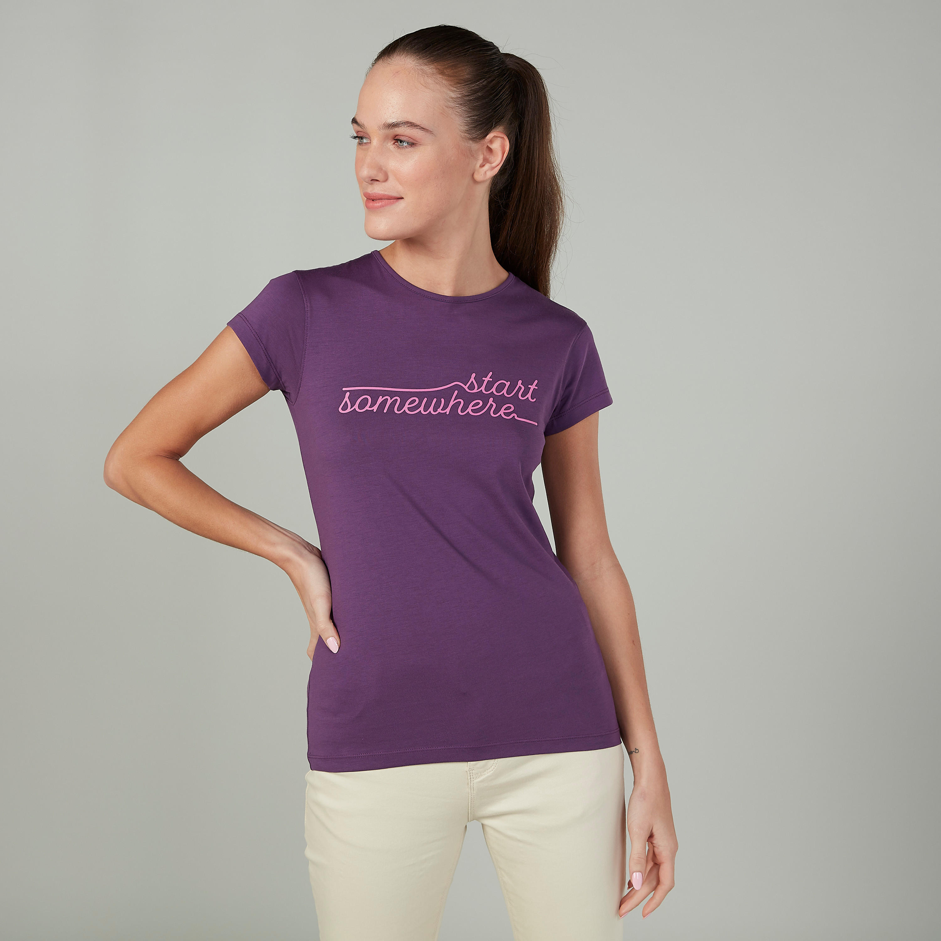 تيشيرت سليم بياقة مستديرة وأكمام كاب وطبعات-women-clothing-tshirts-image-1