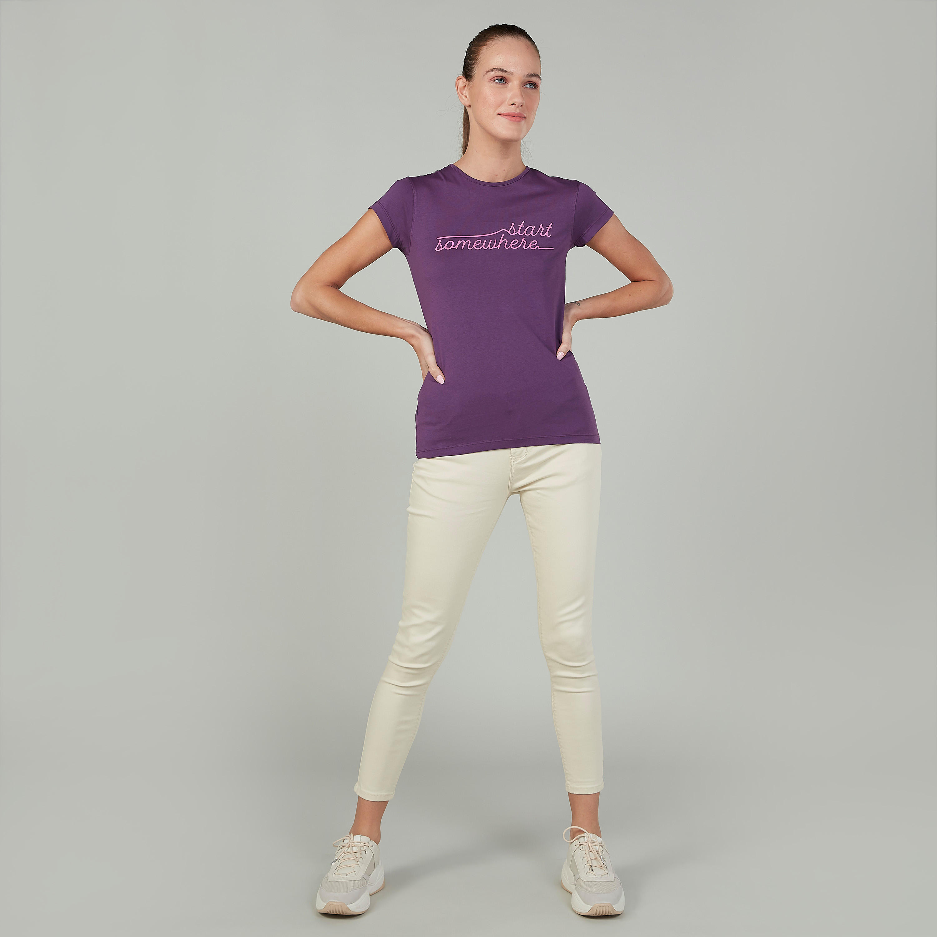 تيشيرت سليم بياقة مستديرة وأكمام كاب وطبعات-women-clothing-tshirts-image-2