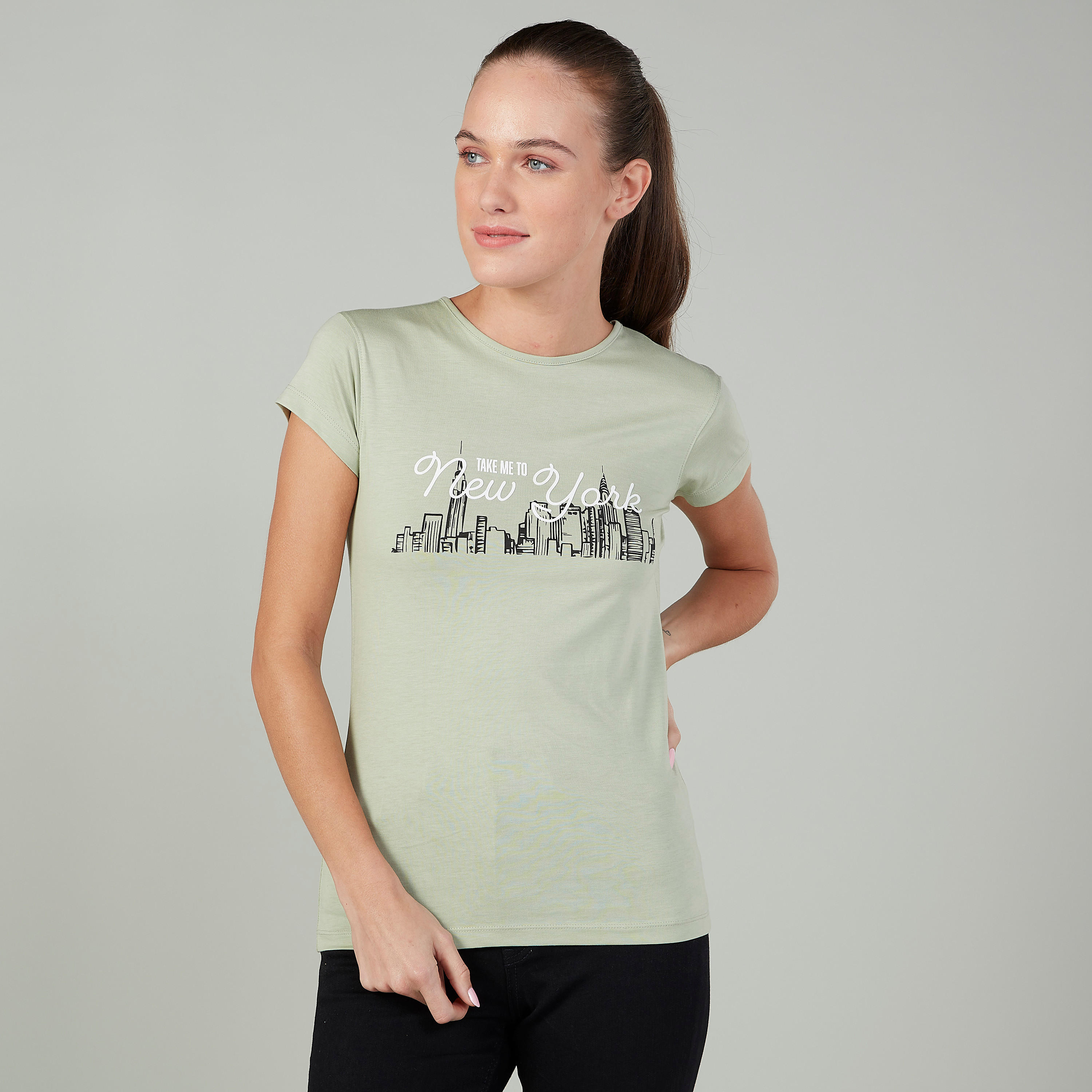 تيشيرت سليم بياقة مستديرة وأكمام كاب وطبعات-women-clothing-tshirts-image-1