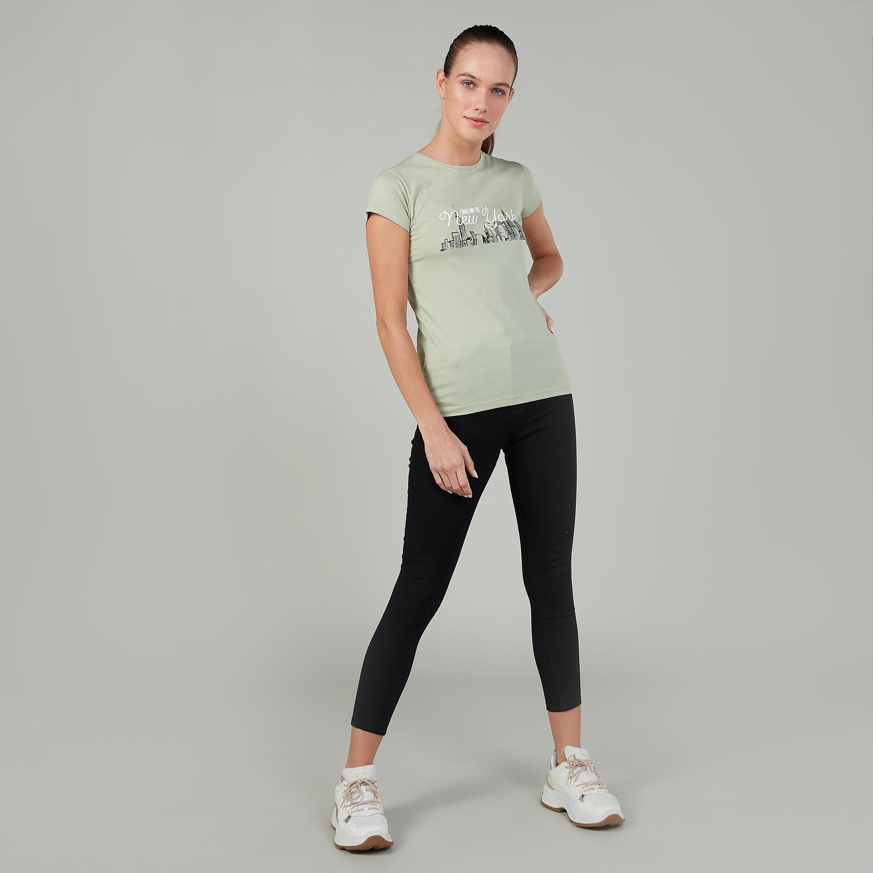 تيشيرت سليم بياقة مستديرة وأكمام كاب وطبعات-women-clothing-tshirts-image-2